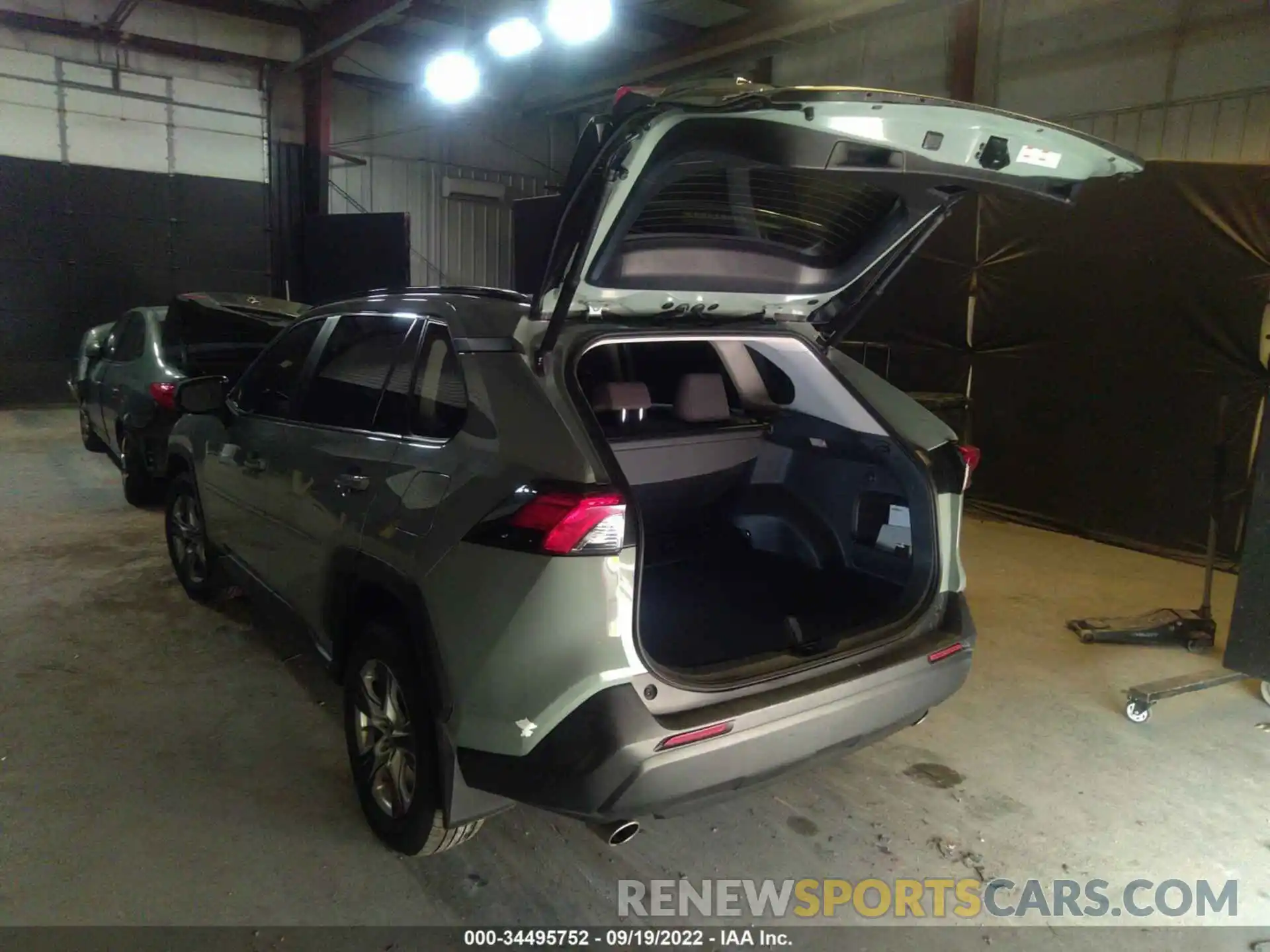 3 Photograph of a damaged car JTMP1RFV6KJ004313 TOYOTA RAV4 2019