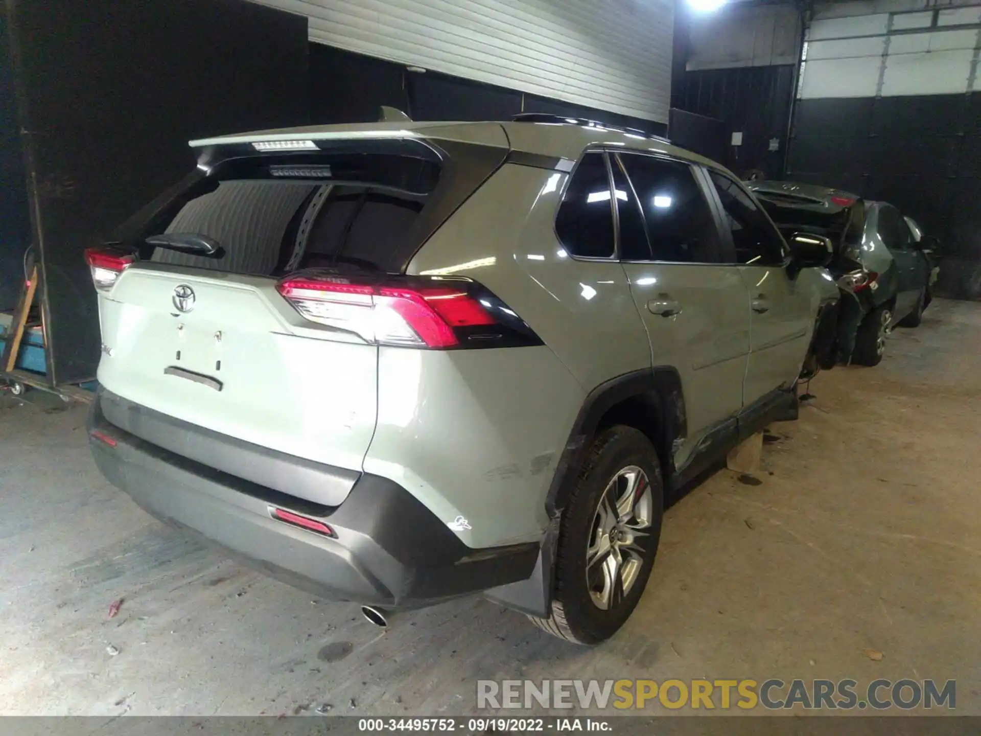 4 Photograph of a damaged car JTMP1RFV6KJ004313 TOYOTA RAV4 2019