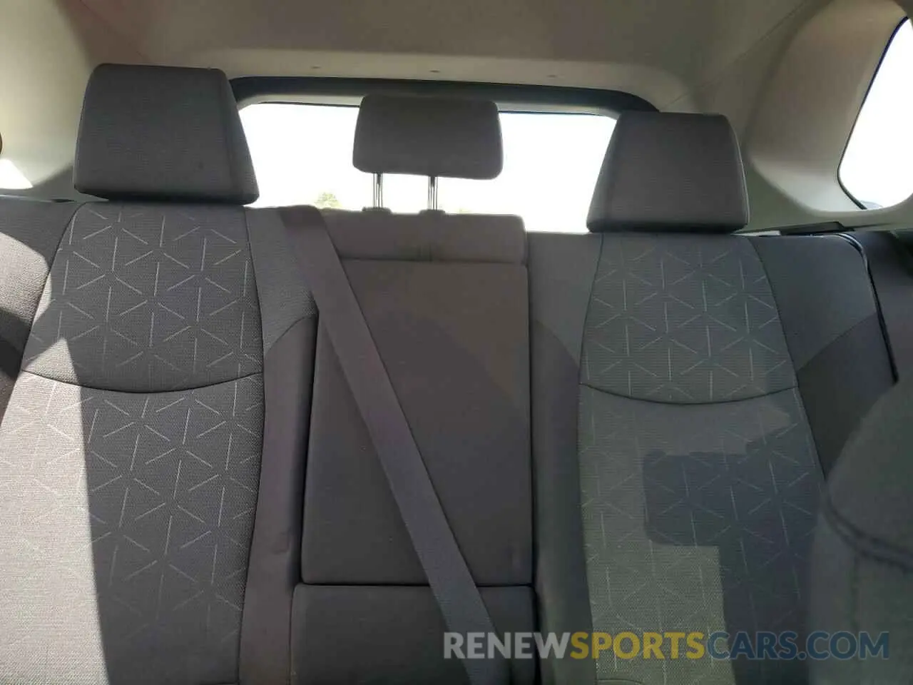 10 Photograph of a damaged car JTMP1RFV6KJ004571 TOYOTA RAV4 2019
