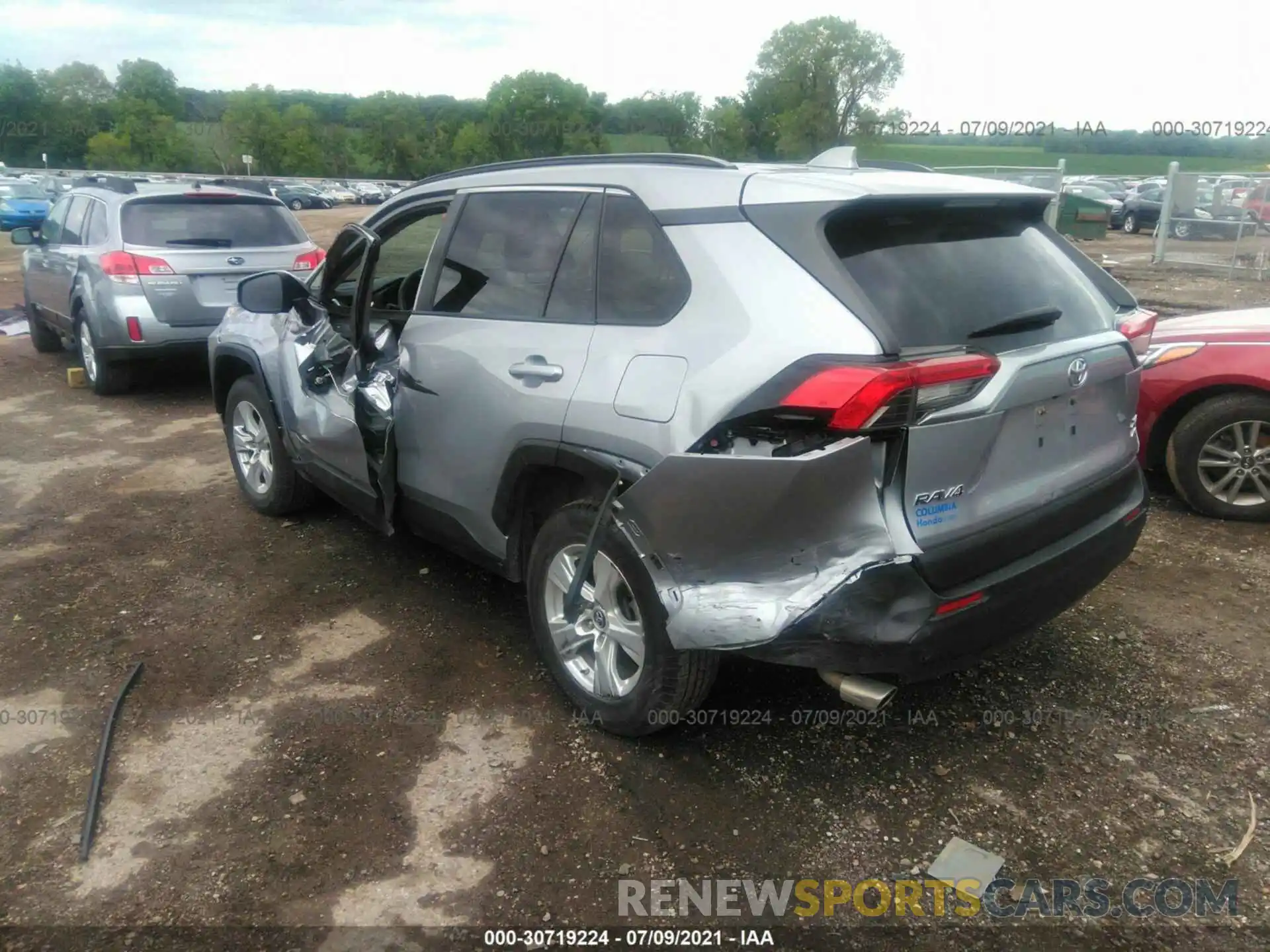 3 Photograph of a damaged car JTMP1RFV7KD007560 TOYOTA RAV4 2019