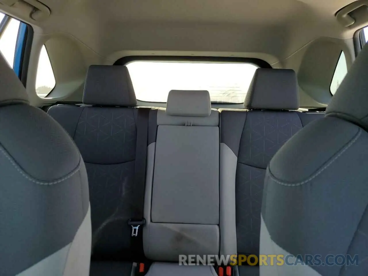 10 Photograph of a damaged car JTMP1RFV7KD018638 TOYOTA RAV4 2019