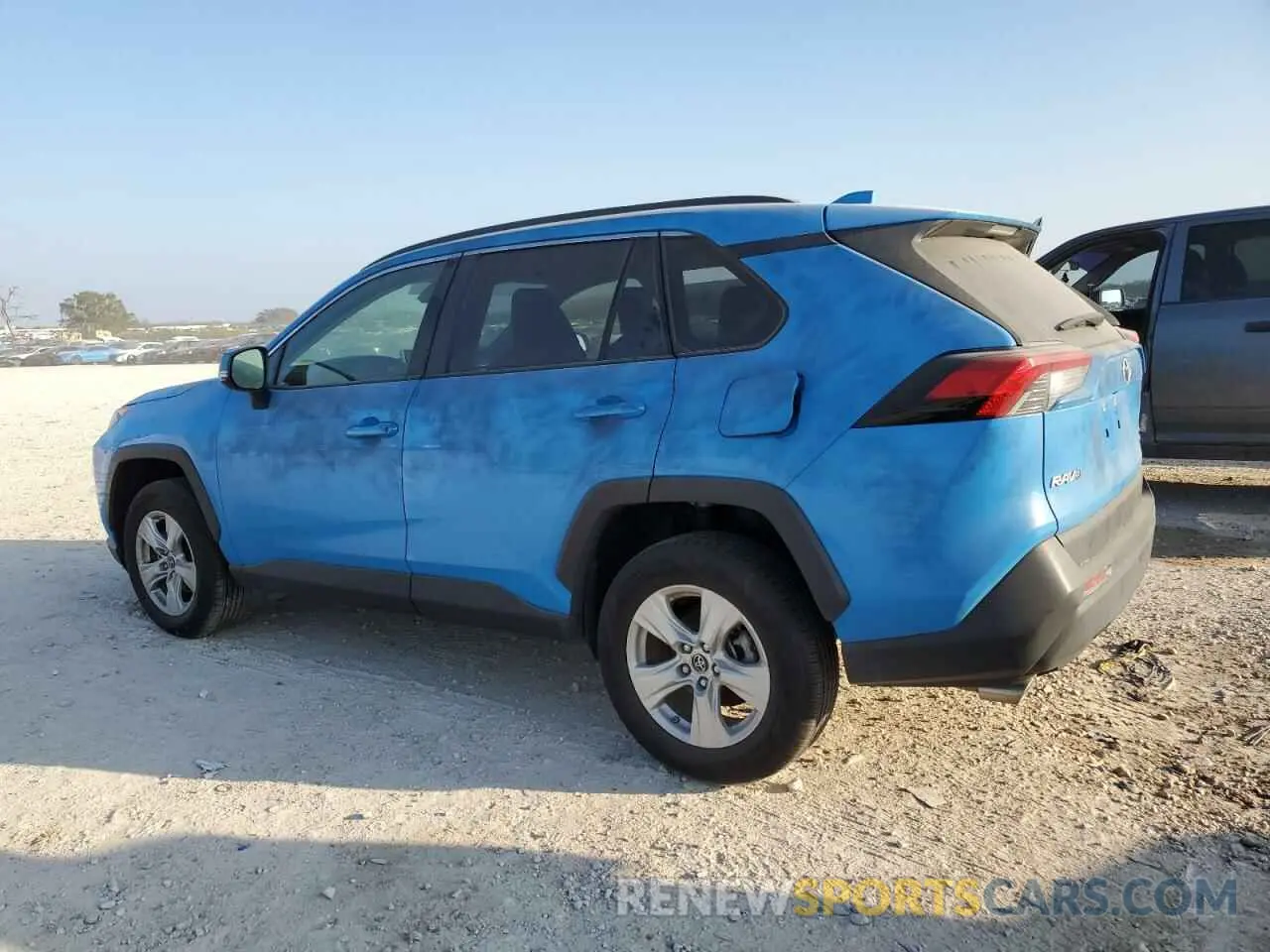 2 Photograph of a damaged car JTMP1RFV7KD018638 TOYOTA RAV4 2019