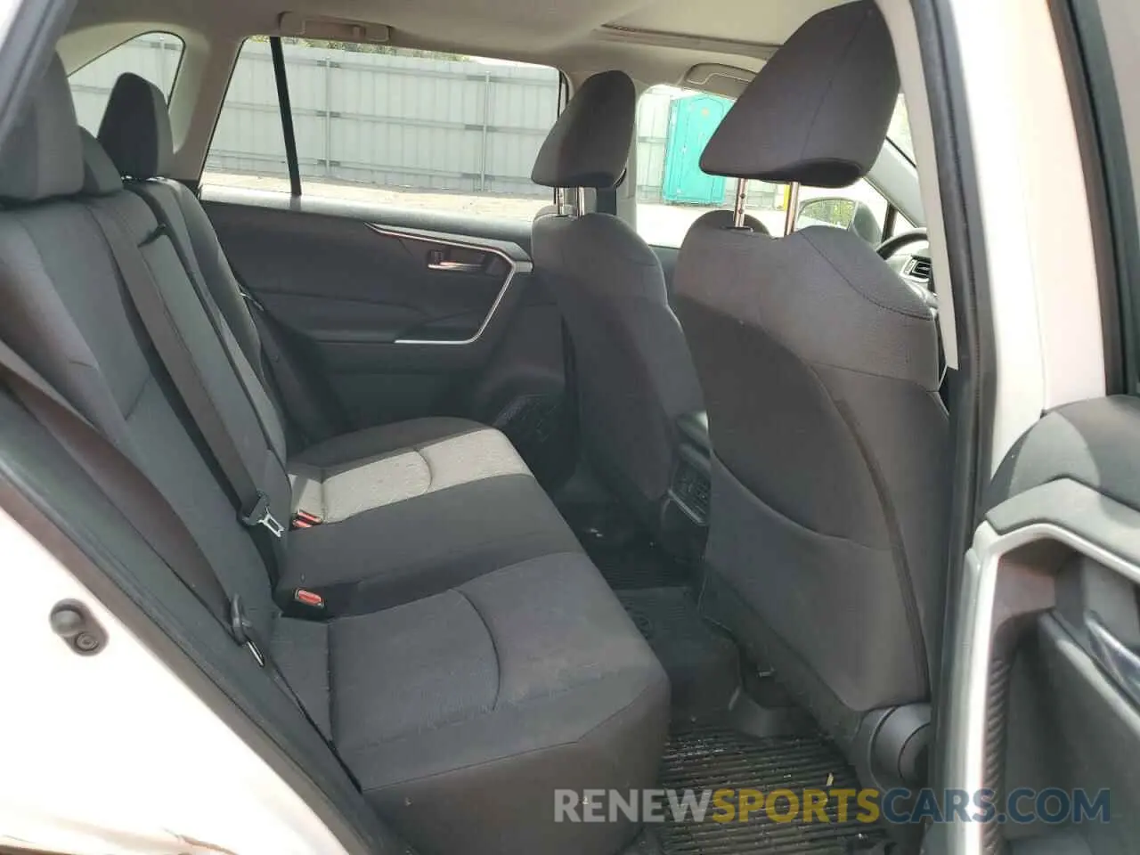 11 Photograph of a damaged car JTMP1RFV7KD028005 TOYOTA RAV4 2019