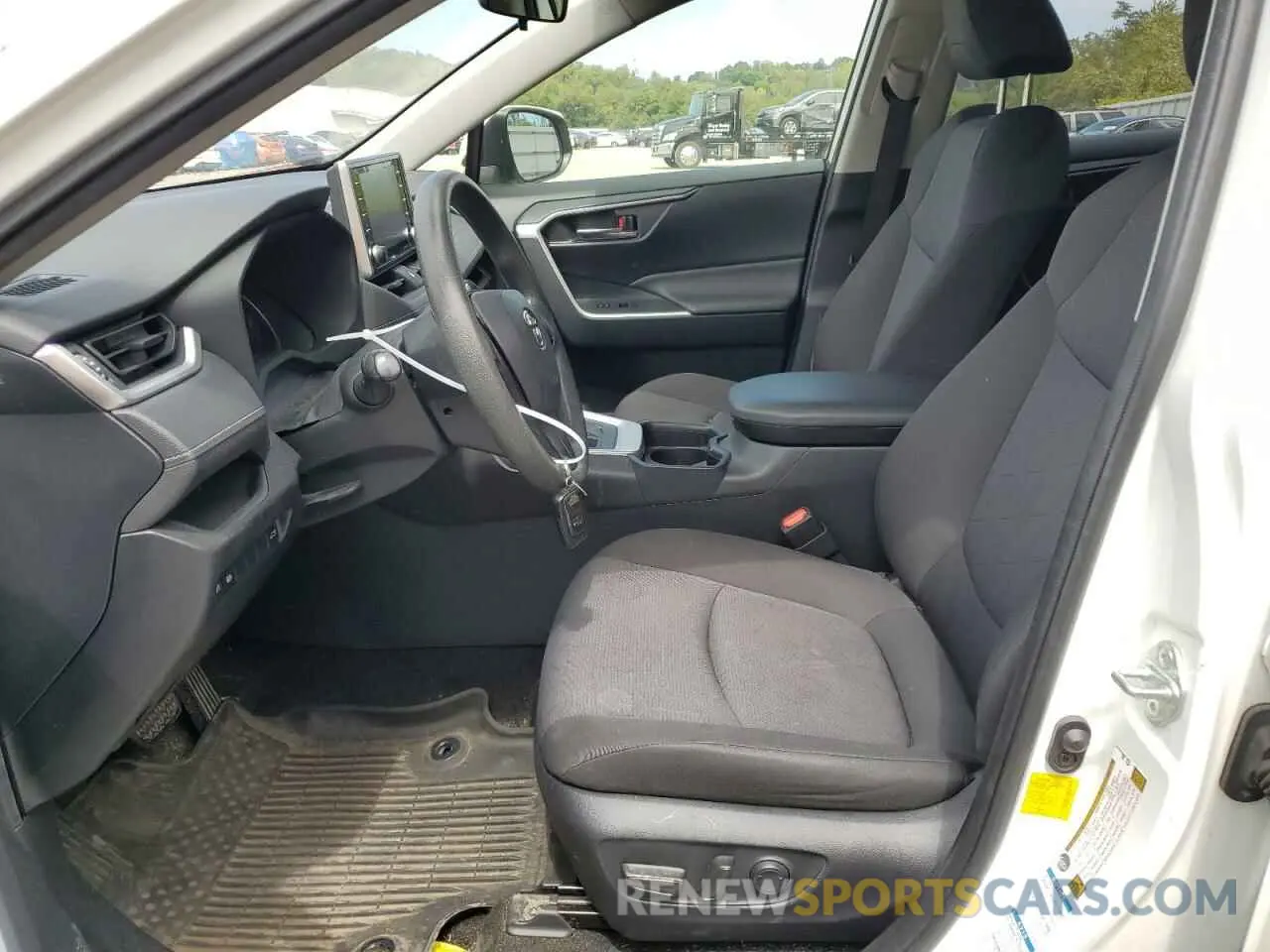 7 Photograph of a damaged car JTMP1RFV7KD028005 TOYOTA RAV4 2019