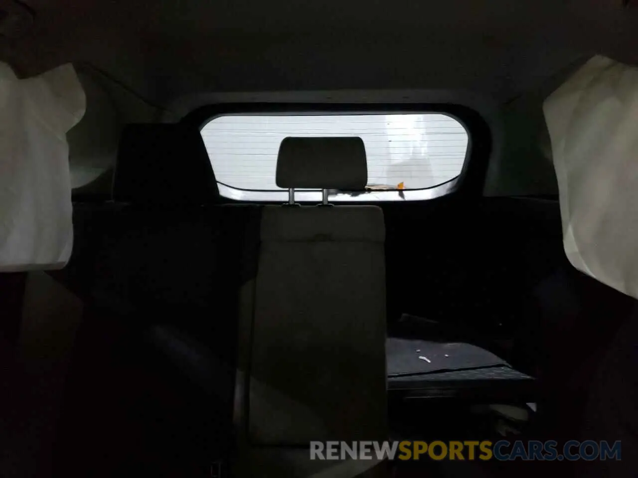 10 Photograph of a damaged car JTMP1RFV7KD028795 TOYOTA RAV4 2019