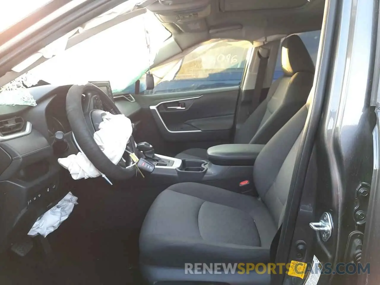 5 Photograph of a damaged car JTMP1RFV7KD030918 TOYOTA RAV4 2019