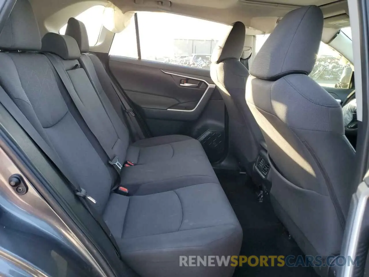 6 Photograph of a damaged car JTMP1RFV7KD030918 TOYOTA RAV4 2019