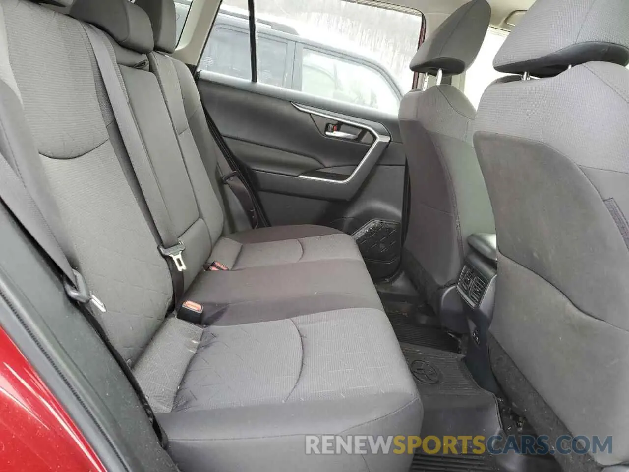 11 Photograph of a damaged car JTMP1RFV7KD037738 TOYOTA RAV4 2019
