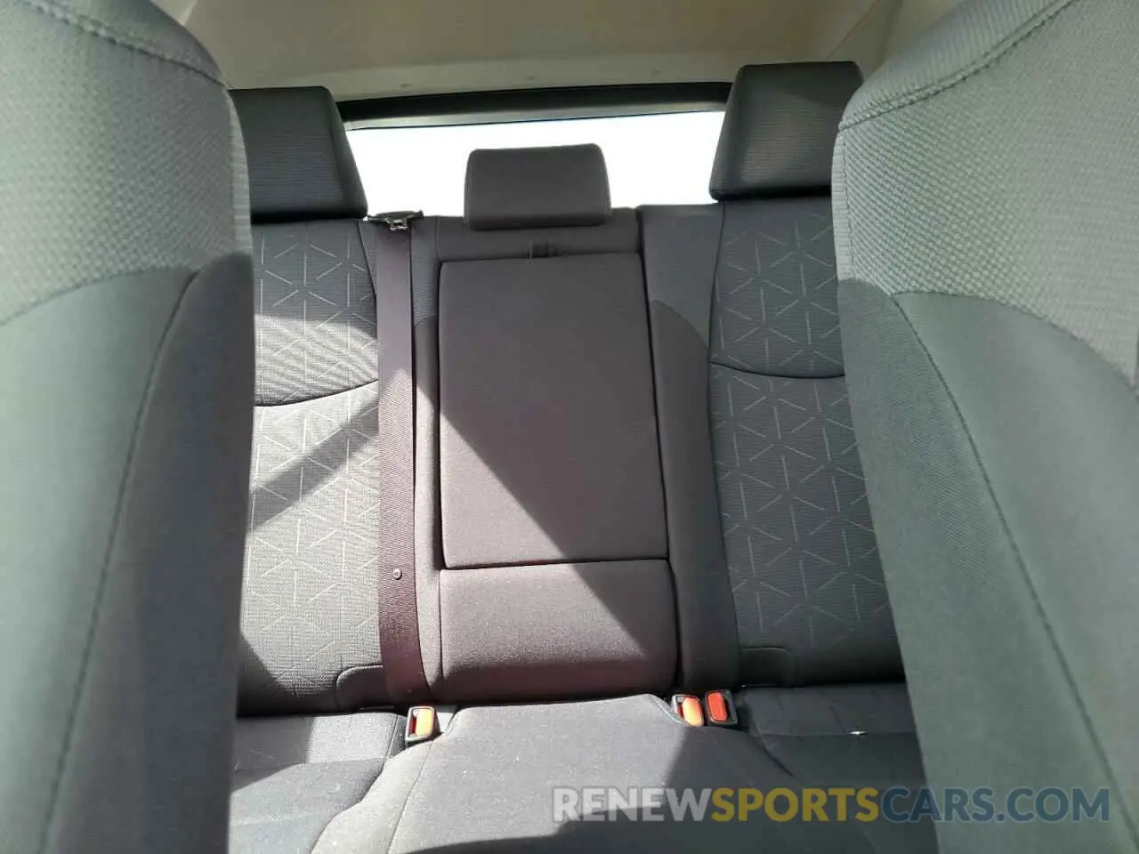 10 Photograph of a damaged car JTMP1RFV7KD500414 TOYOTA RAV4 2019