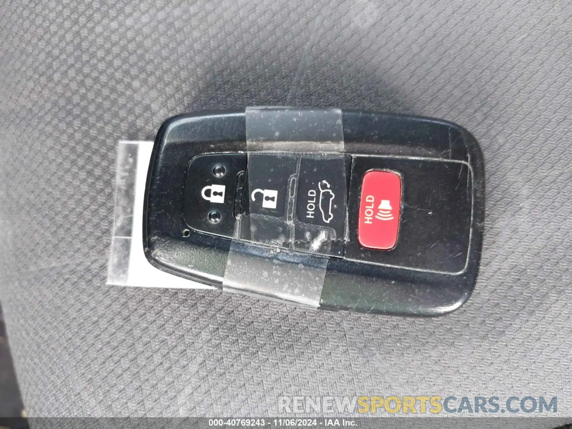 11 Photograph of a damaged car JTMP1RFV7KD506617 TOYOTA RAV4 2019