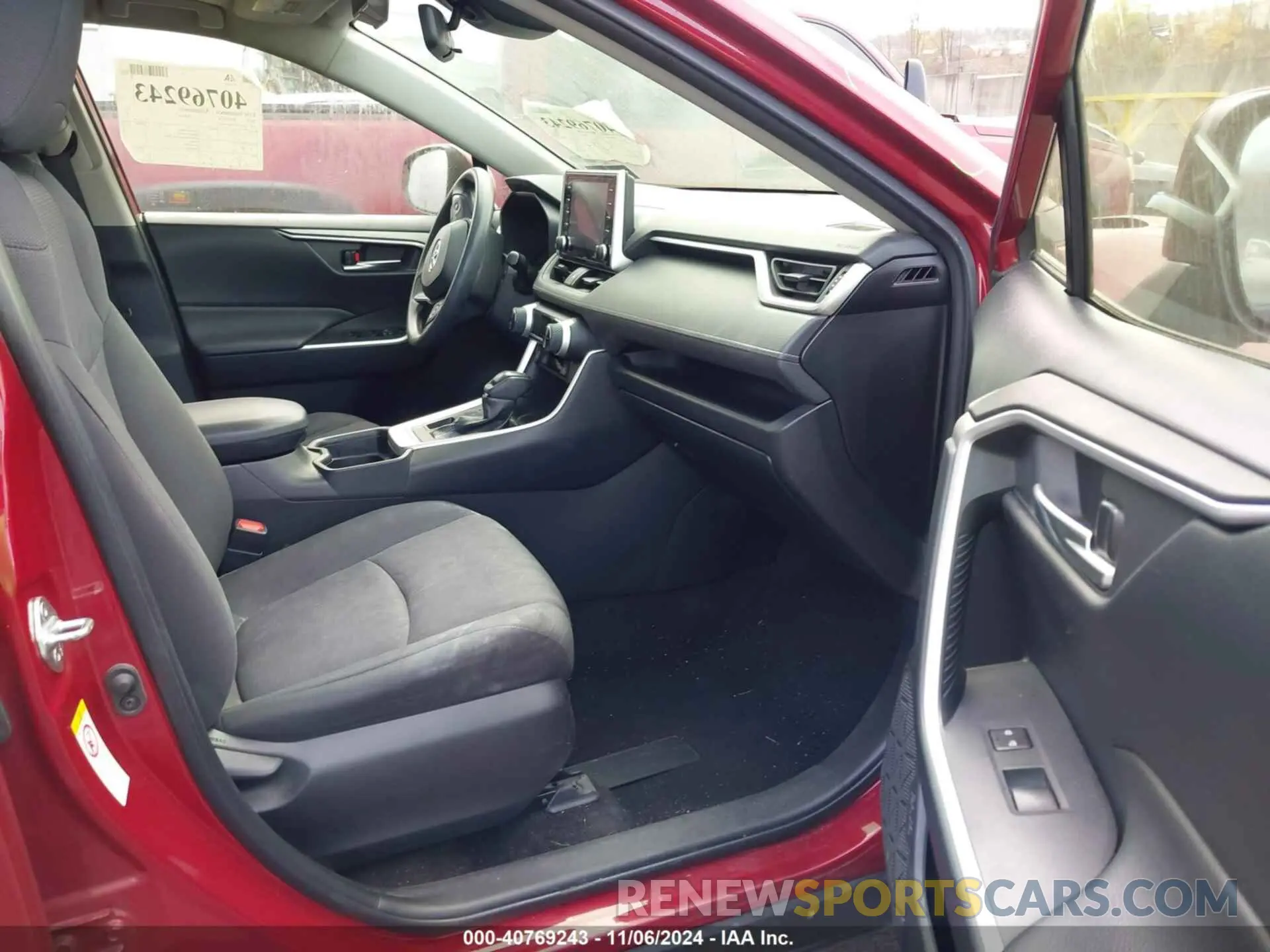 5 Photograph of a damaged car JTMP1RFV7KD506617 TOYOTA RAV4 2019