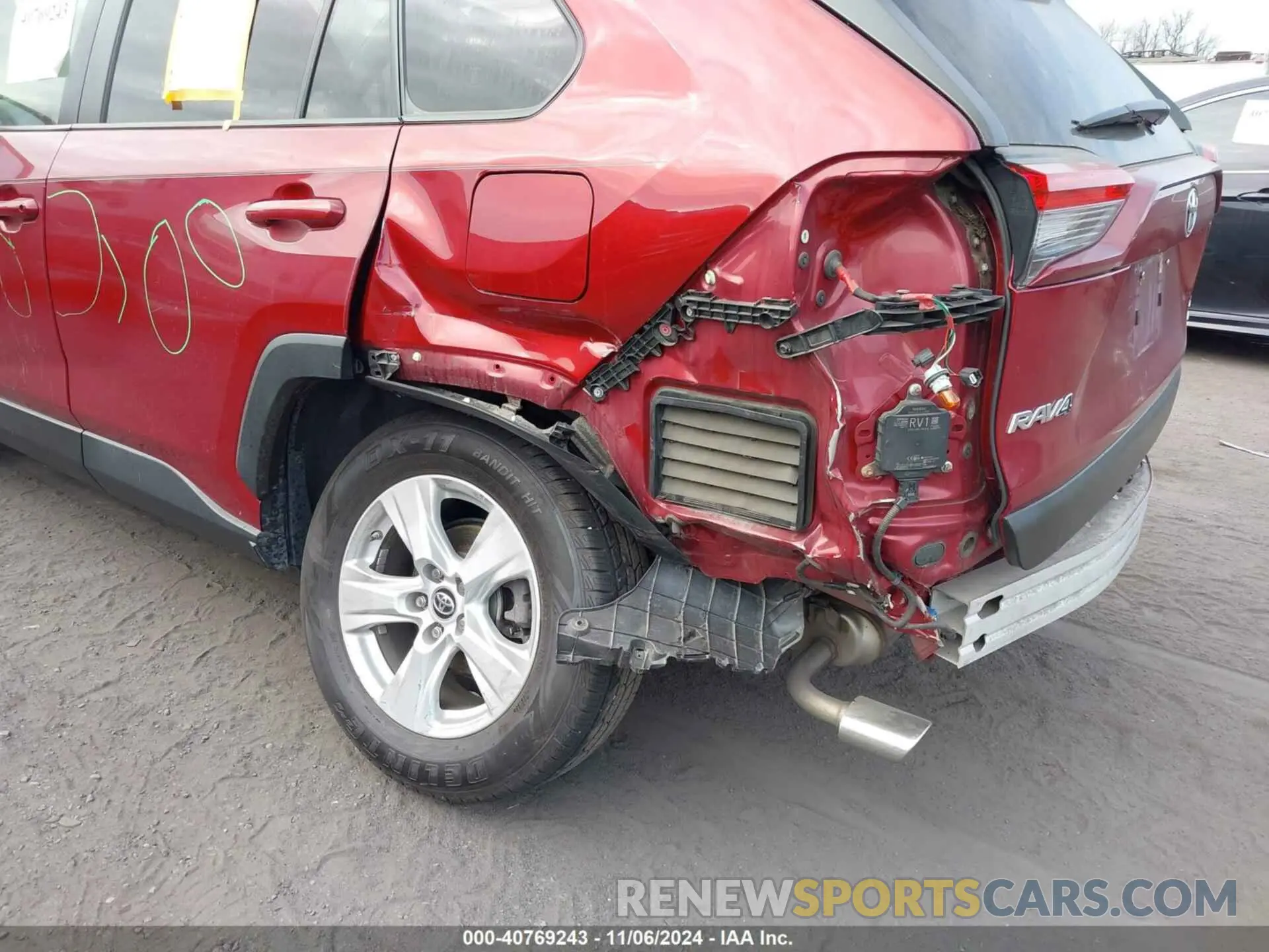 6 Photograph of a damaged car JTMP1RFV7KD506617 TOYOTA RAV4 2019