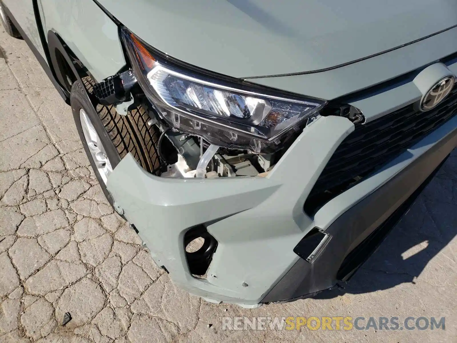 9 Photograph of a damaged car JTMP1RFV7KJ021248 TOYOTA RAV4 2019