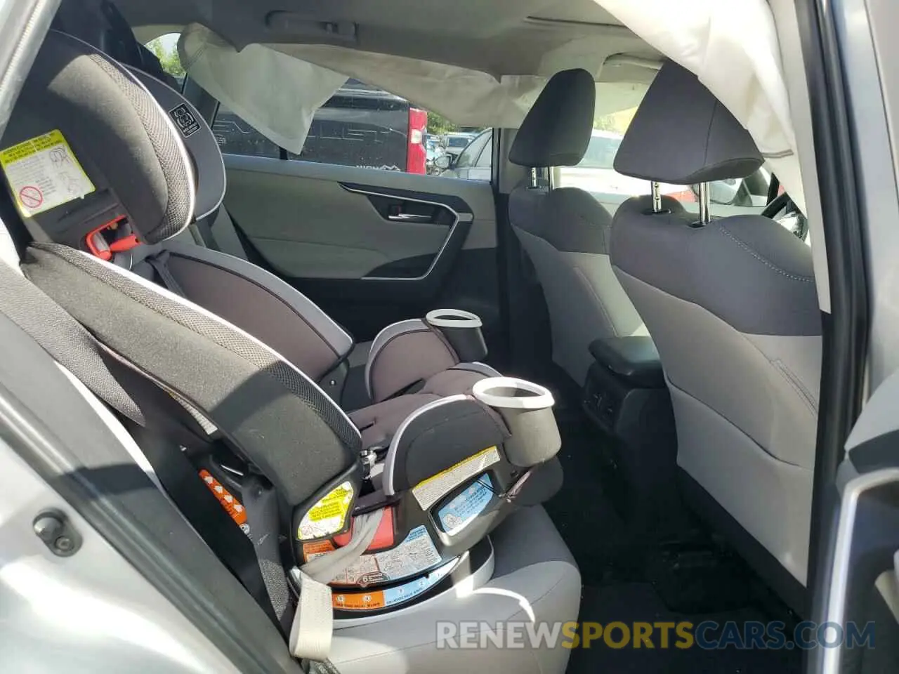 11 Photograph of a damaged car JTMP1RFV8KD008720 TOYOTA RAV4 2019