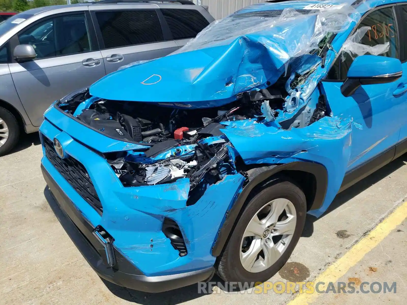 9 Photograph of a damaged car JTMP1RFV8KD013772 TOYOTA RAV4 2019