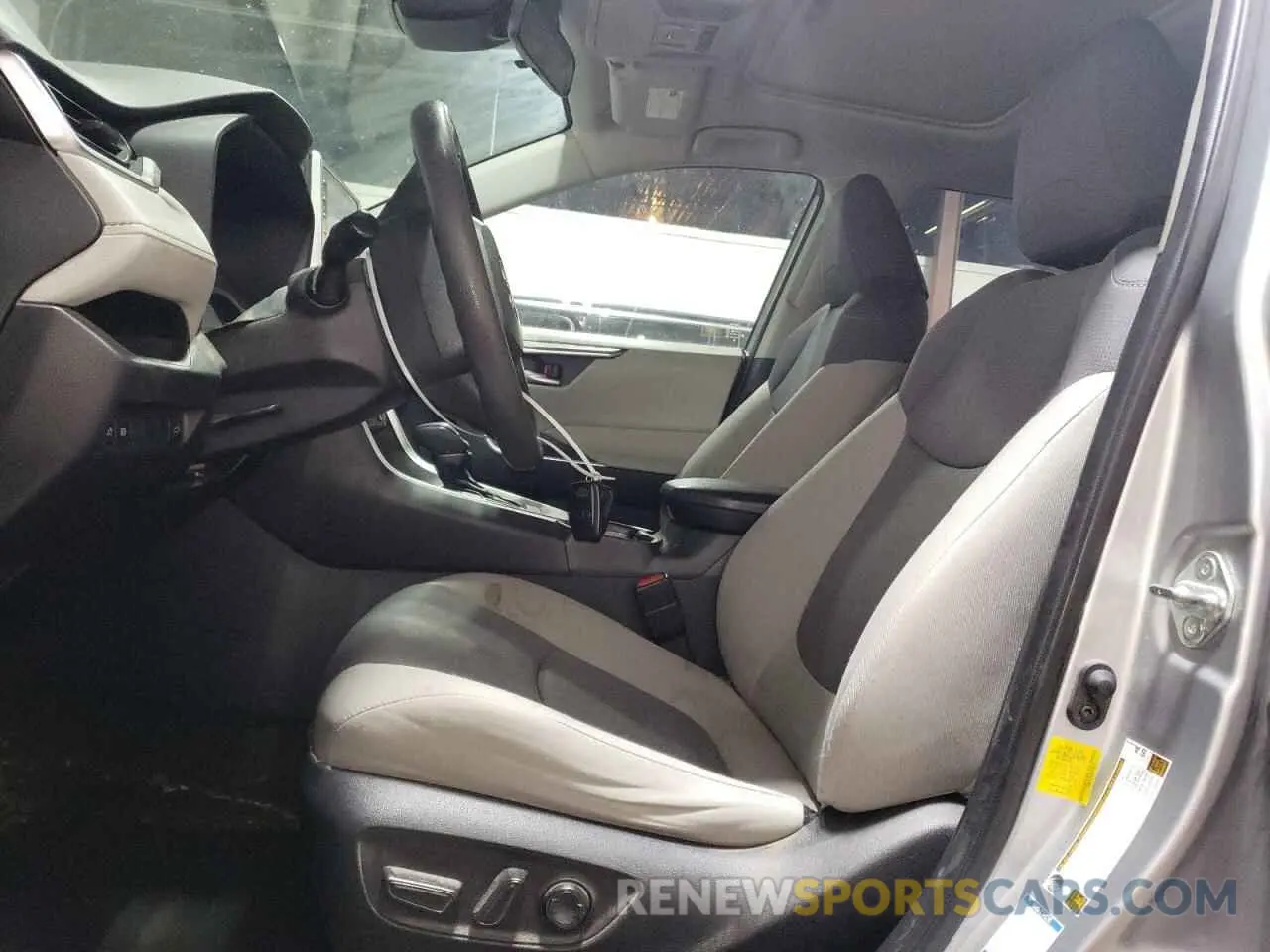 7 Photograph of a damaged car JTMP1RFV8KD019622 TOYOTA RAV4 2019
