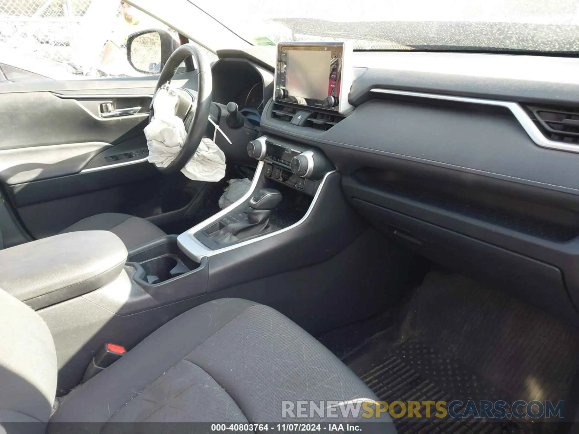 5 Photograph of a damaged car JTMP1RFV8KD029650 TOYOTA RAV4 2019