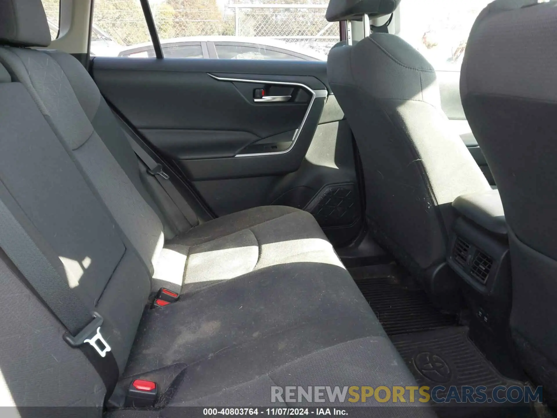 8 Photograph of a damaged car JTMP1RFV8KD029650 TOYOTA RAV4 2019