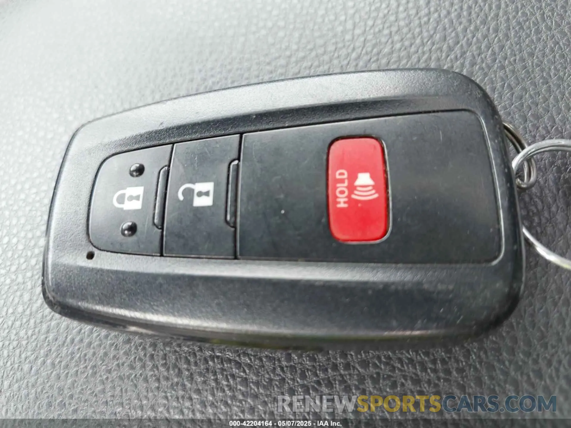 11 Photograph of a damaged car JTMP1RFV8KD030071 TOYOTA RAV4 2019