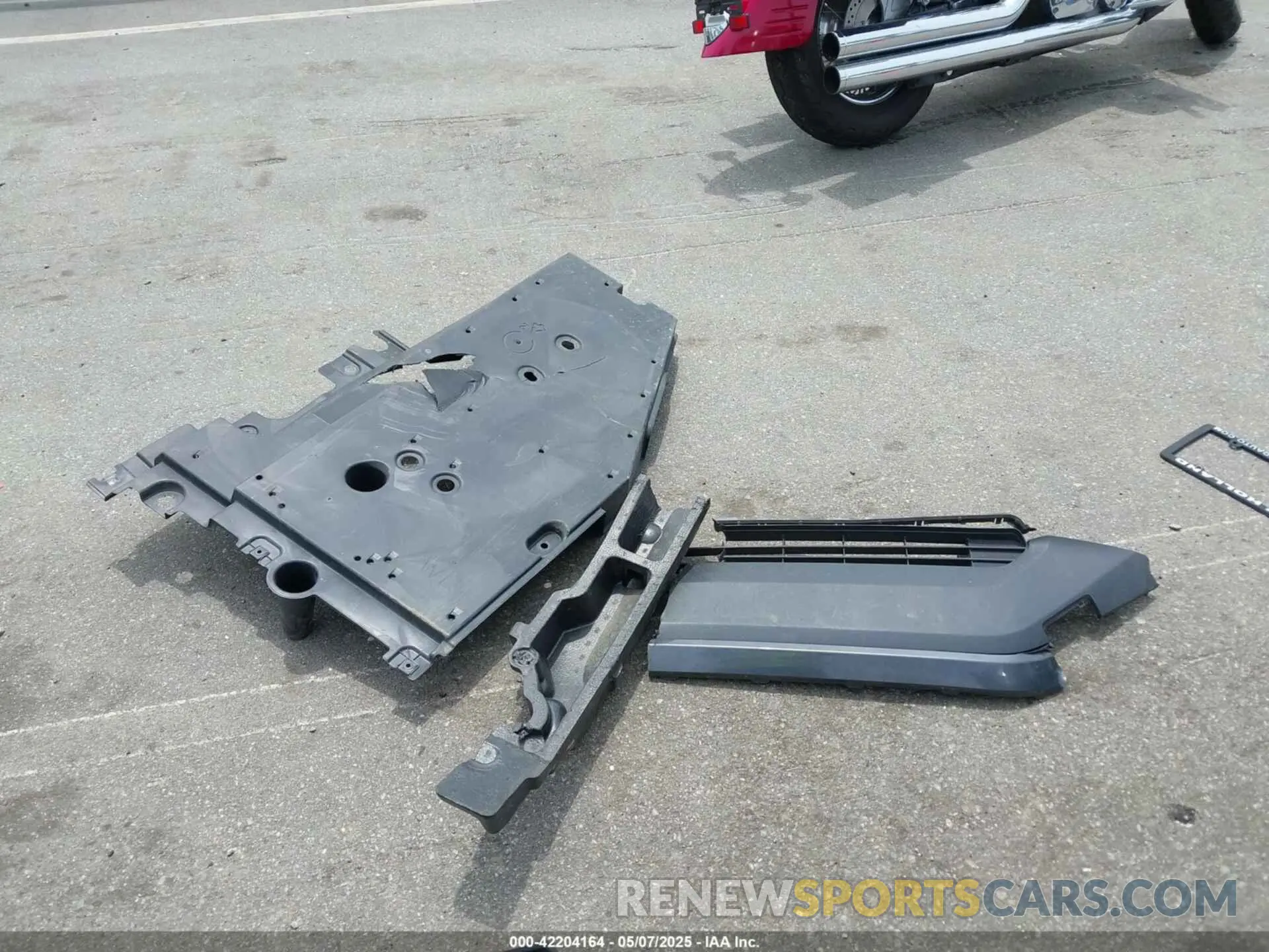 12 Photograph of a damaged car JTMP1RFV8KD030071 TOYOTA RAV4 2019