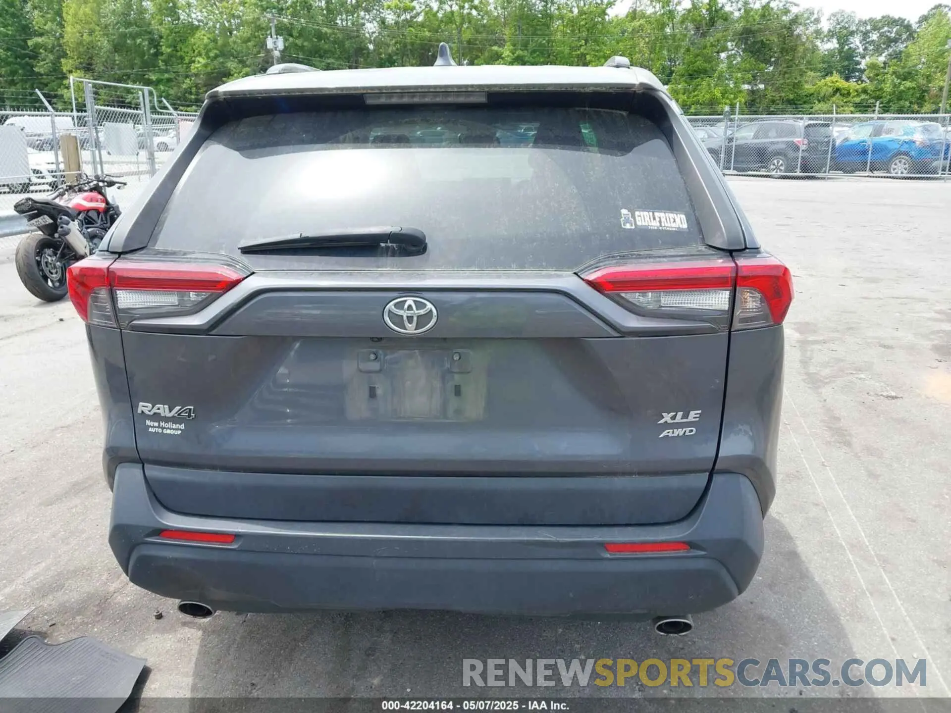 17 Photograph of a damaged car JTMP1RFV8KD030071 TOYOTA RAV4 2019