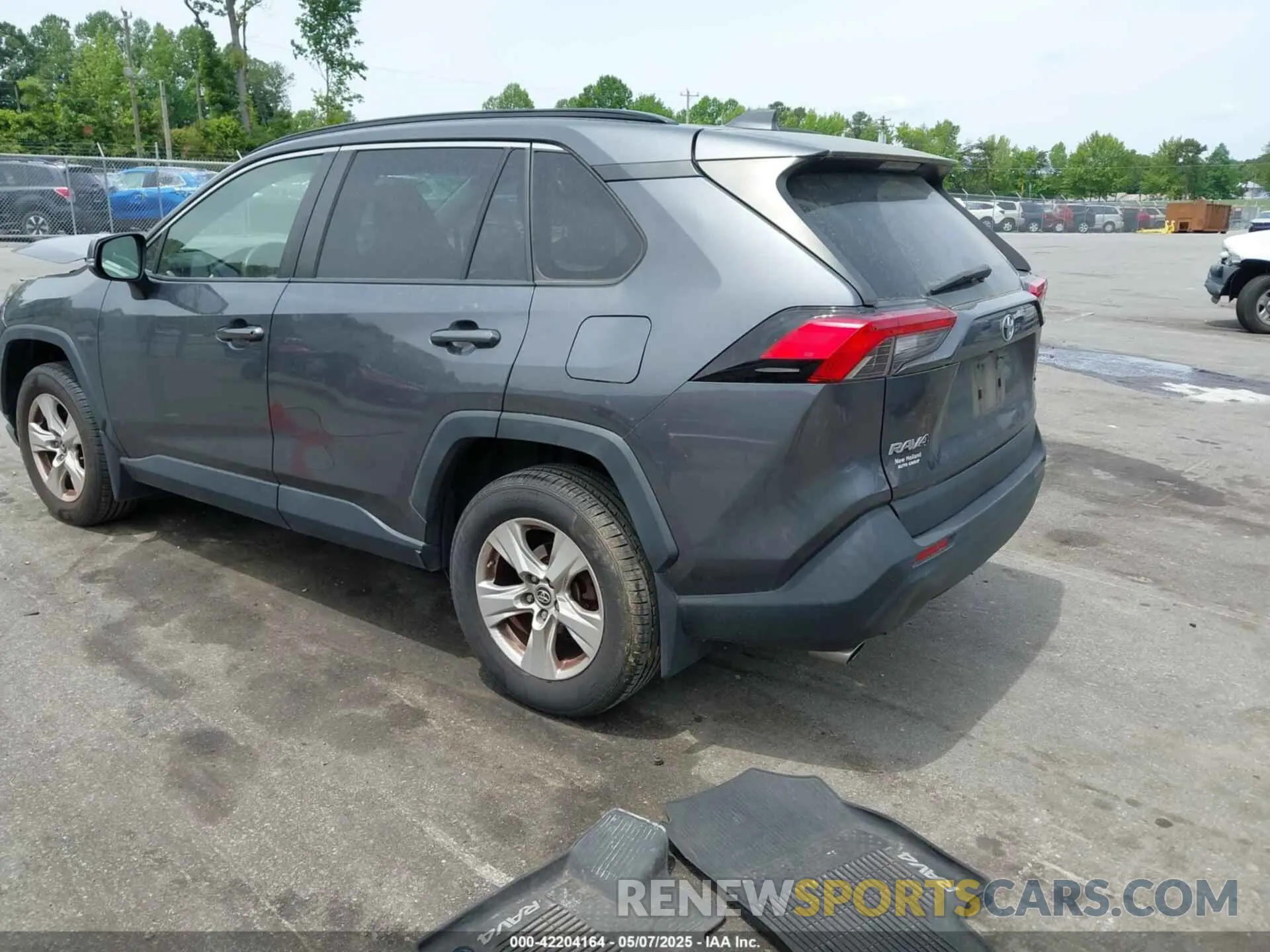 3 Photograph of a damaged car JTMP1RFV8KD030071 TOYOTA RAV4 2019