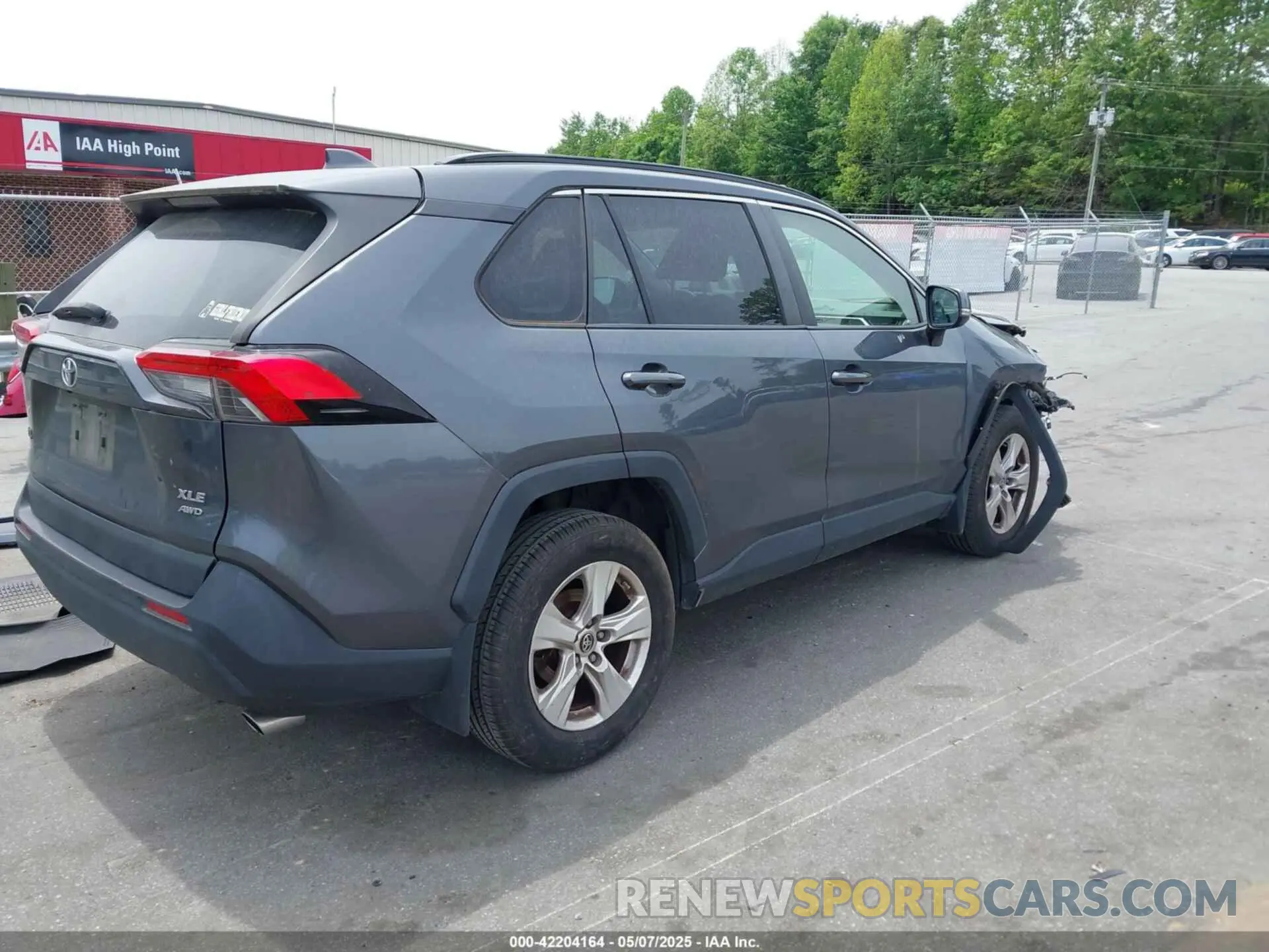 4 Photograph of a damaged car JTMP1RFV8KD030071 TOYOTA RAV4 2019
