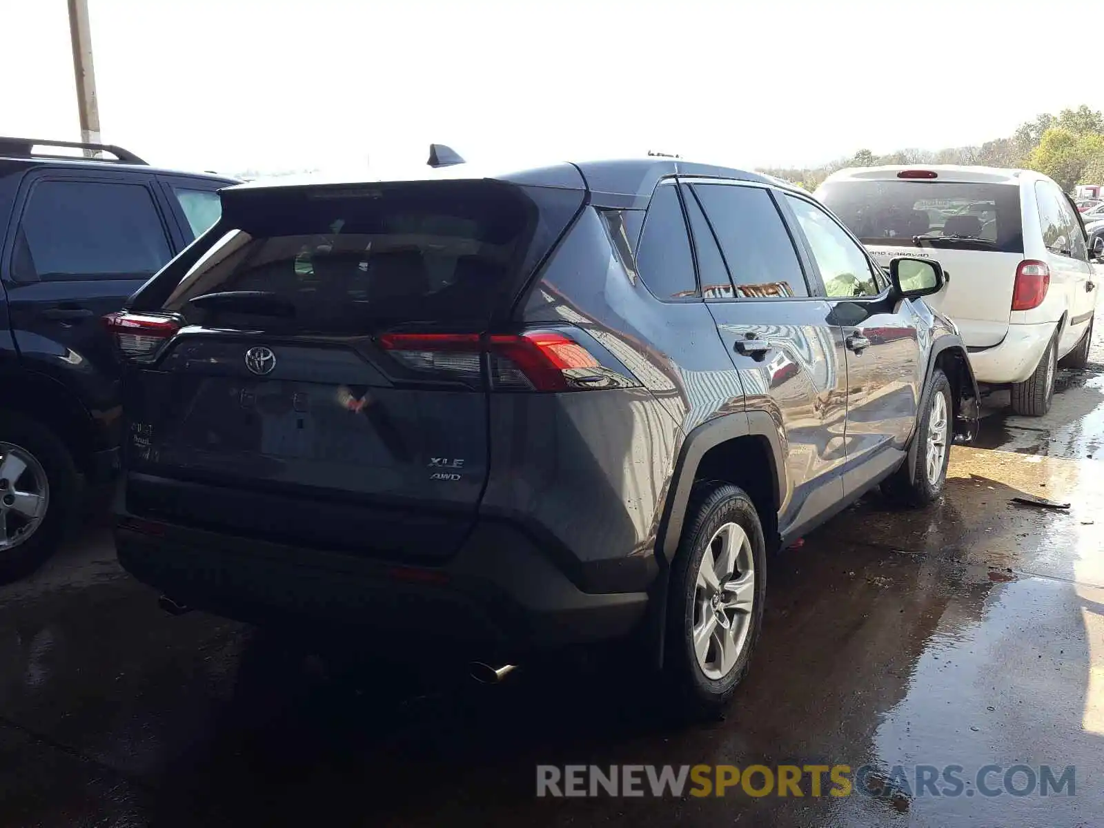 4 Photograph of a damaged car JTMP1RFV8KD041572 TOYOTA RAV4 2019