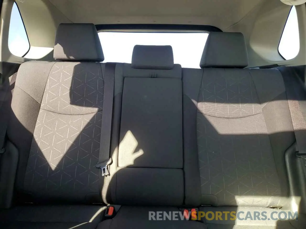 10 Photograph of a damaged car JTMP1RFV8KD513544 TOYOTA RAV4 2019