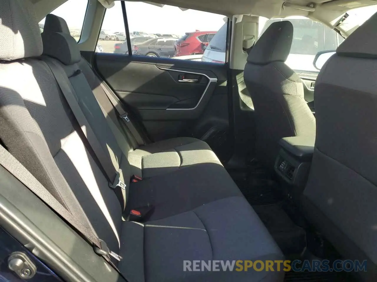 11 Photograph of a damaged car JTMP1RFV8KD513544 TOYOTA RAV4 2019