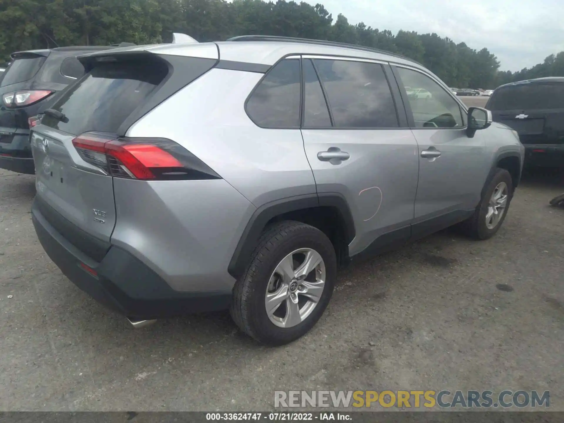 4 Photograph of a damaged car JTMP1RFV8KD522115 TOYOTA RAV4 2019