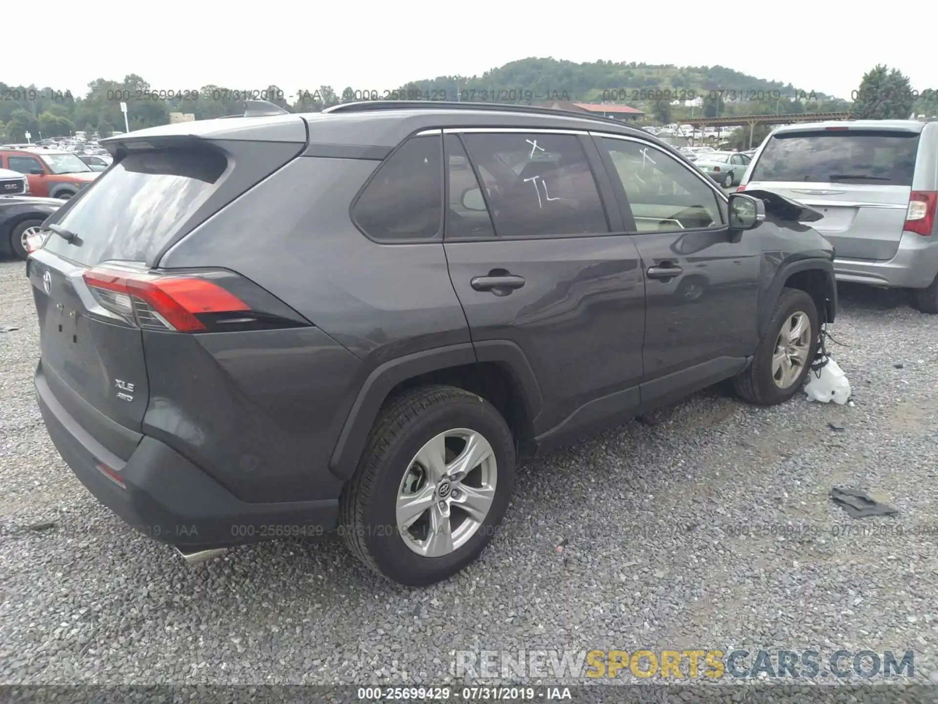 4 Photograph of a damaged car JTMP1RFV8KJ010369 TOYOTA RAV4 2019