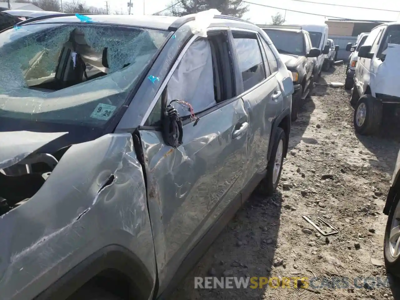 10 Photograph of a damaged car JTMP1RFV8KJ019668 TOYOTA RAV4 2019