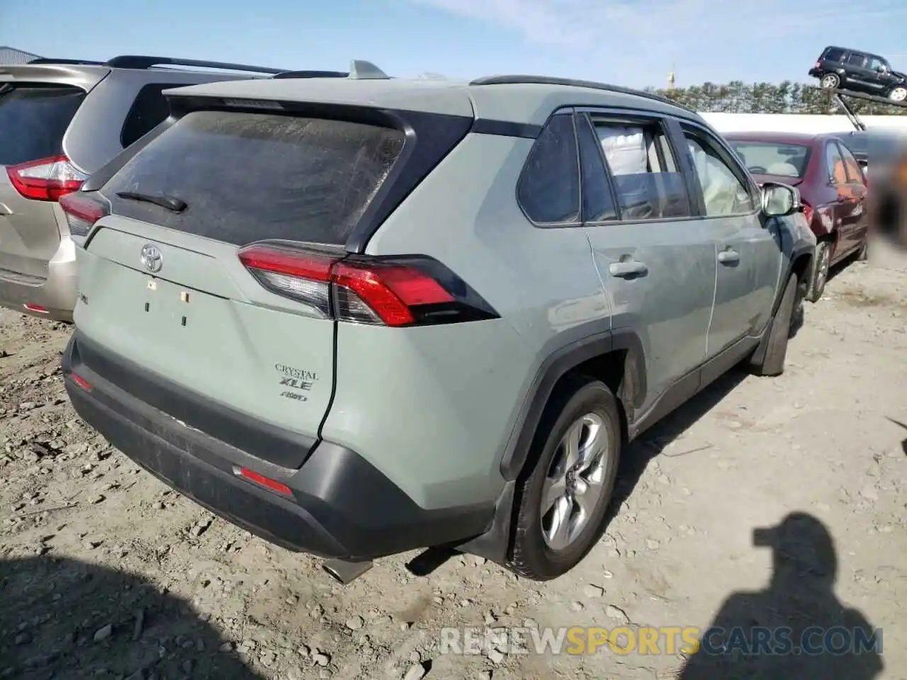 4 Photograph of a damaged car JTMP1RFV8KJ019668 TOYOTA RAV4 2019