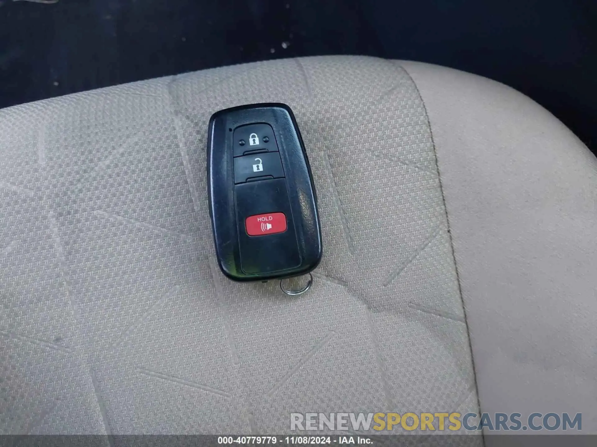 11 Photograph of a damaged car JTMP1RFV9KD012355 TOYOTA RAV4 2019