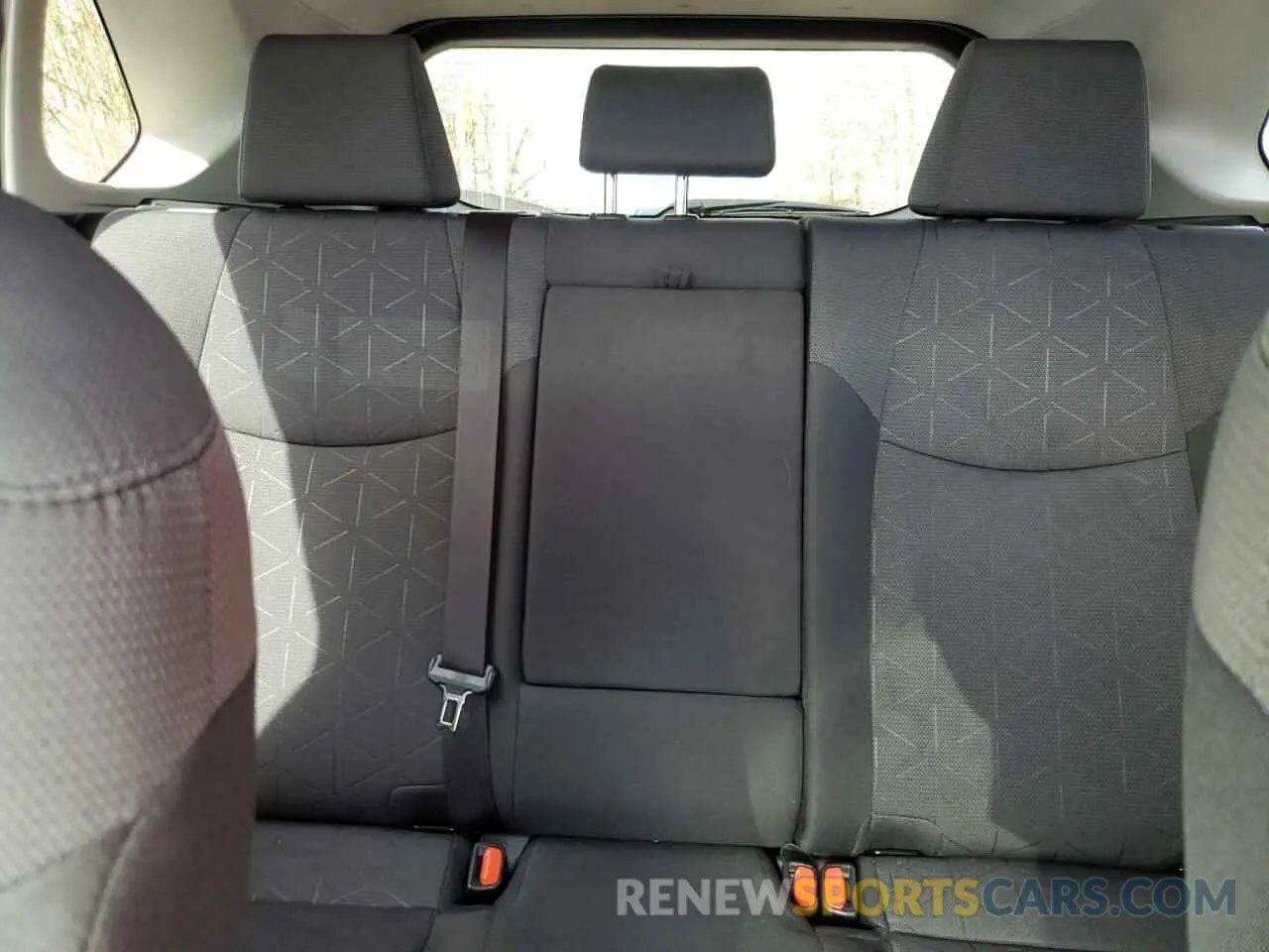 10 Photograph of a damaged car JTMP1RFV9KD026658 TOYOTA RAV4 2019