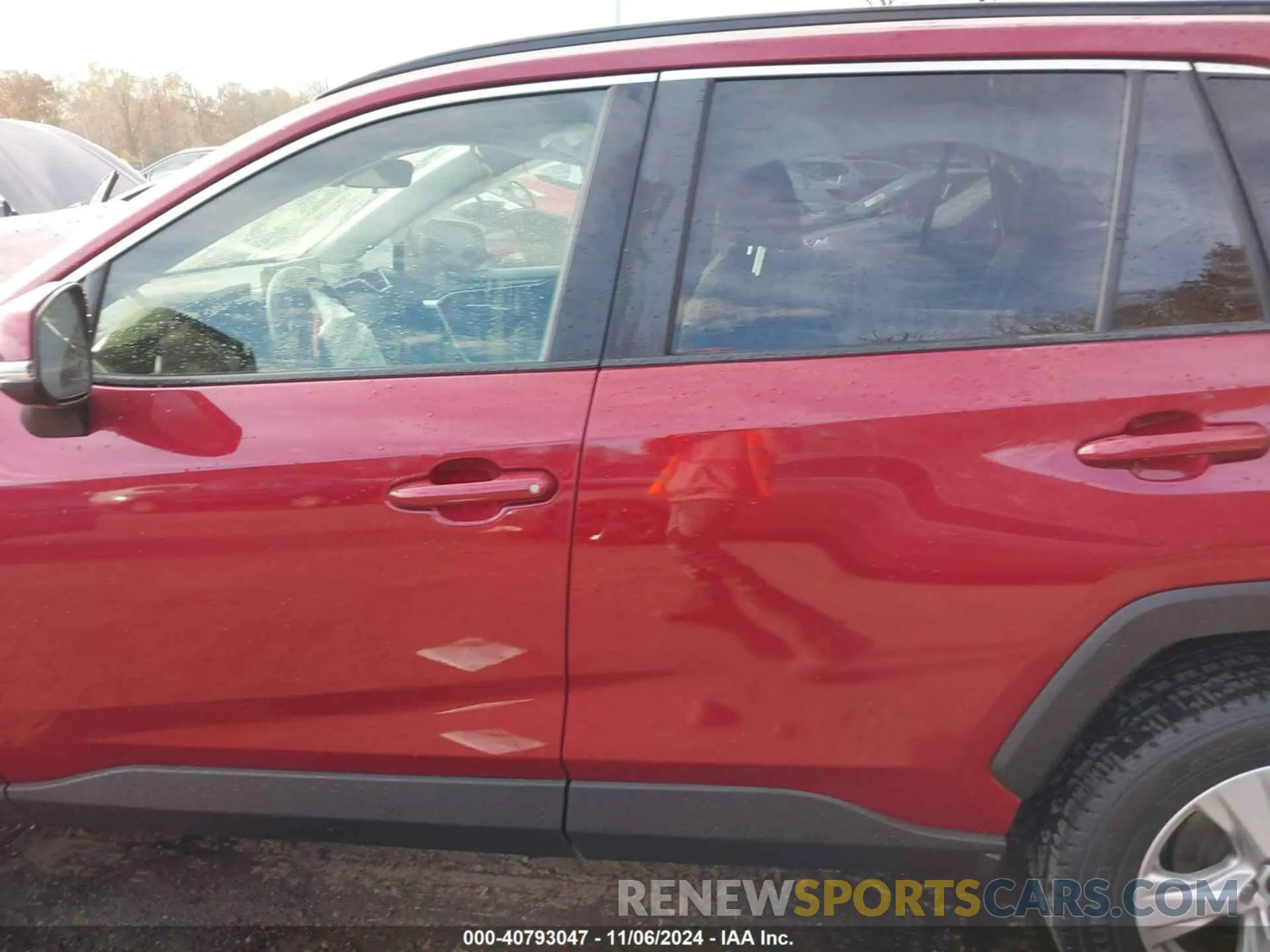 15 Photograph of a damaged car JTMP1RFV9KD031827 TOYOTA RAV4 2019