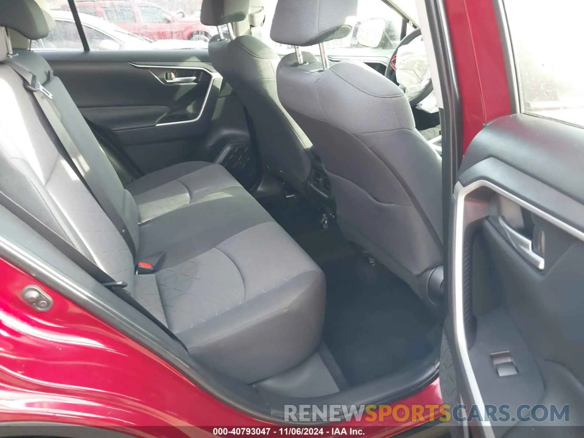 8 Photograph of a damaged car JTMP1RFV9KD031827 TOYOTA RAV4 2019
