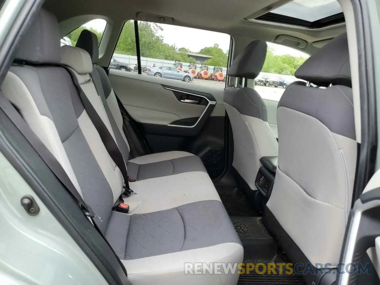11 Photograph of a damaged car JTMP1RFV9KD041578 TOYOTA RAV4 2019