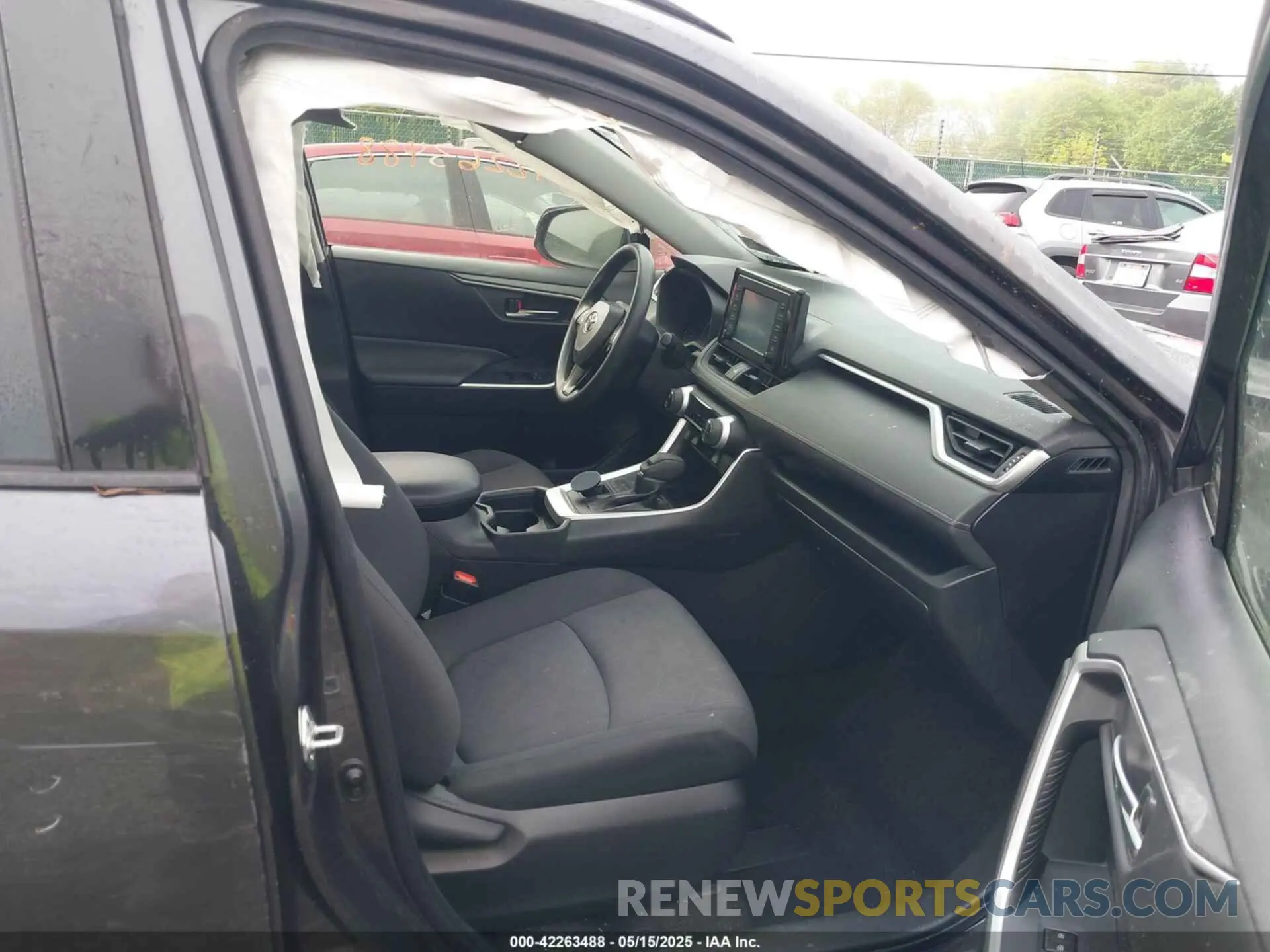 5 Photograph of a damaged car JTMP1RFV9KD041936 TOYOTA RAV4 2019