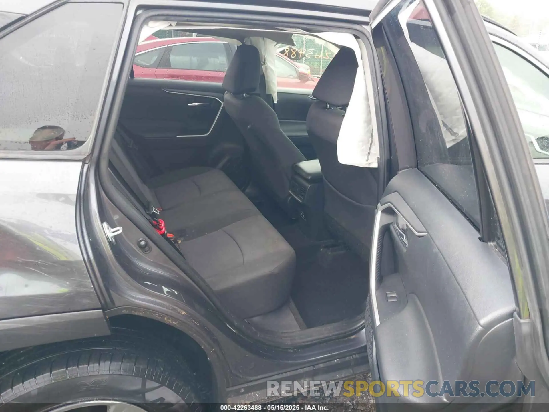 8 Photograph of a damaged car JTMP1RFV9KD041936 TOYOTA RAV4 2019