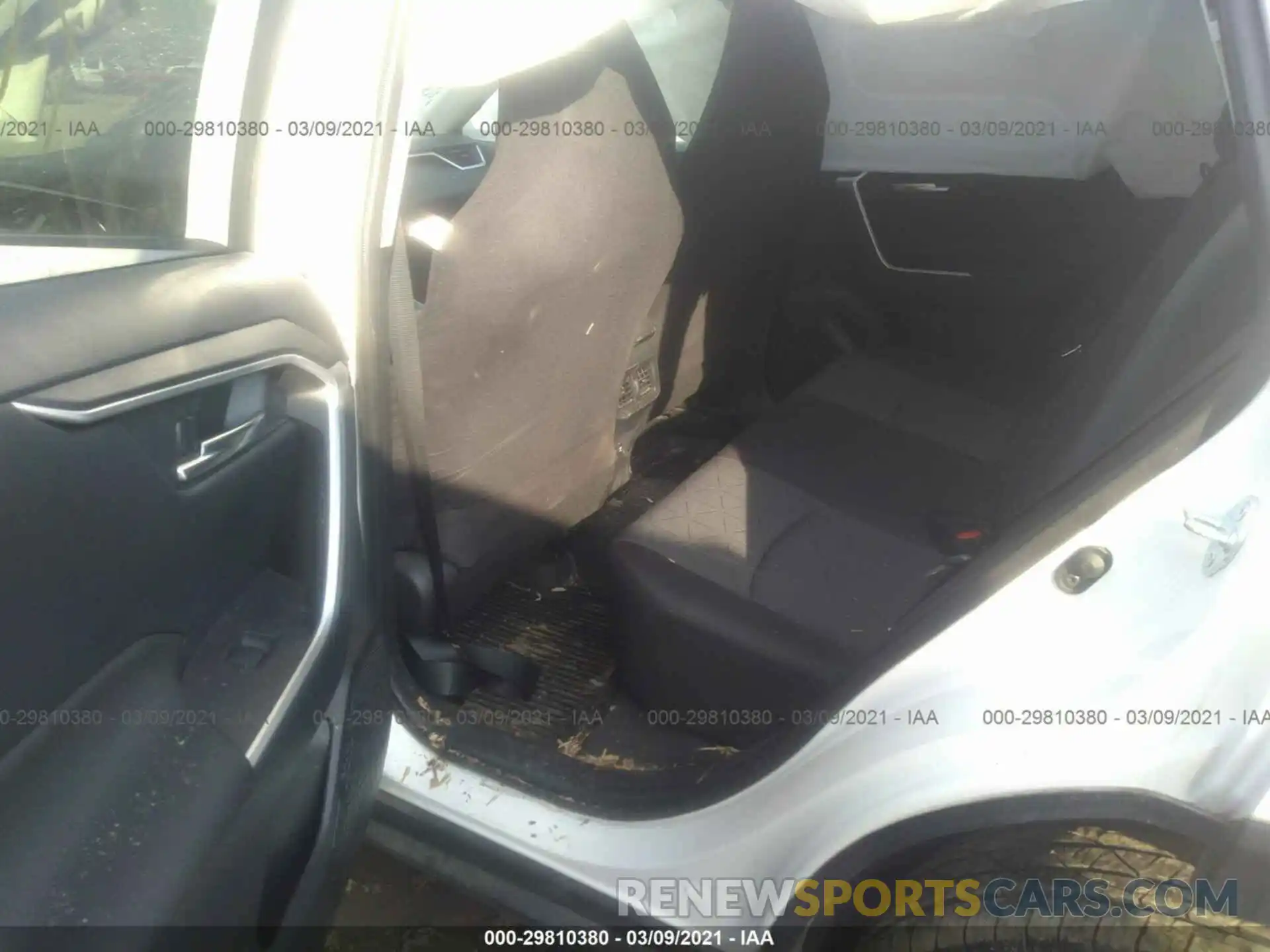 5 Photograph of a damaged car JTMP1RFV9KD500785 TOYOTA RAV4 2019