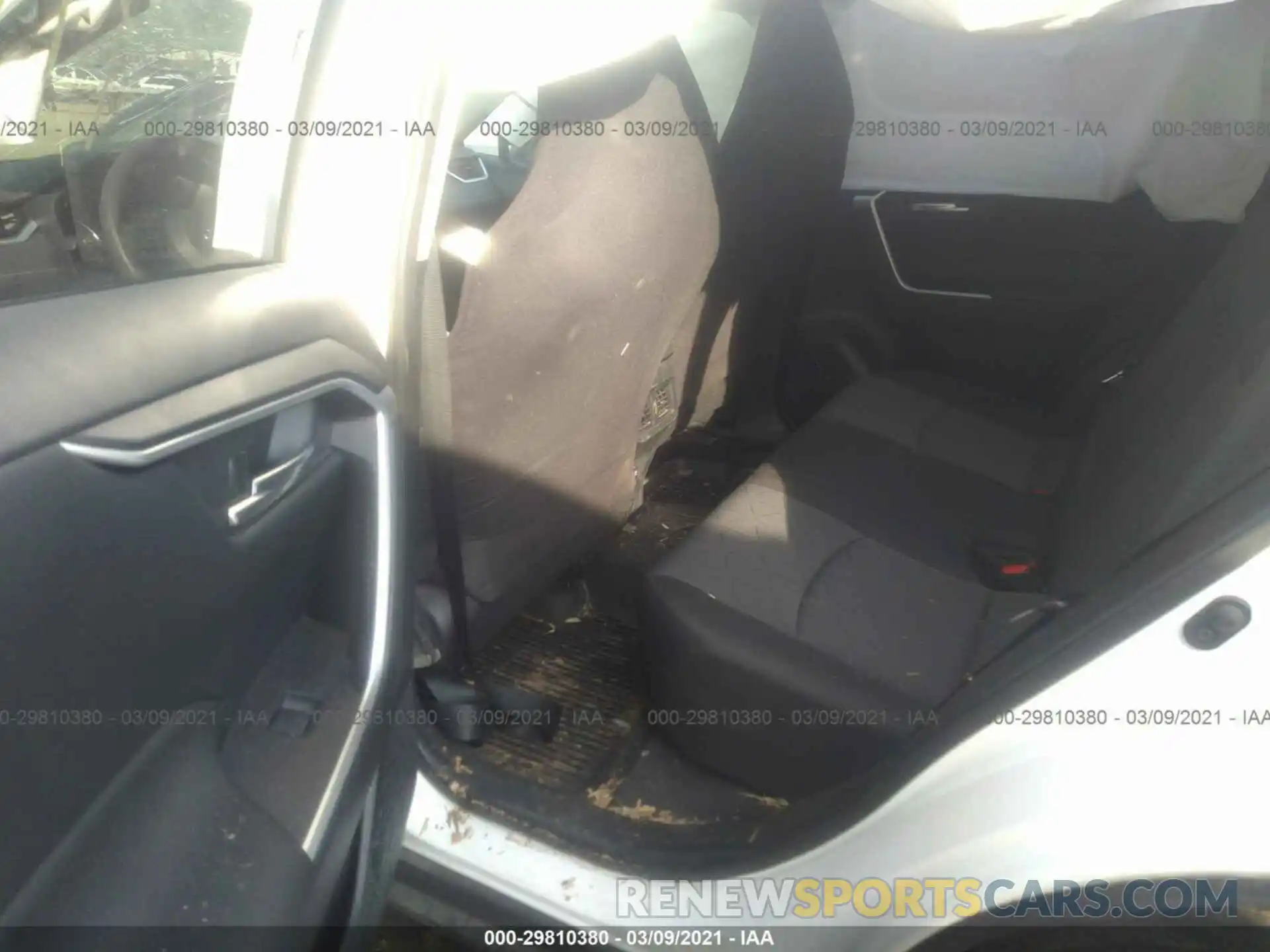 8 Photograph of a damaged car JTMP1RFV9KD500785 TOYOTA RAV4 2019