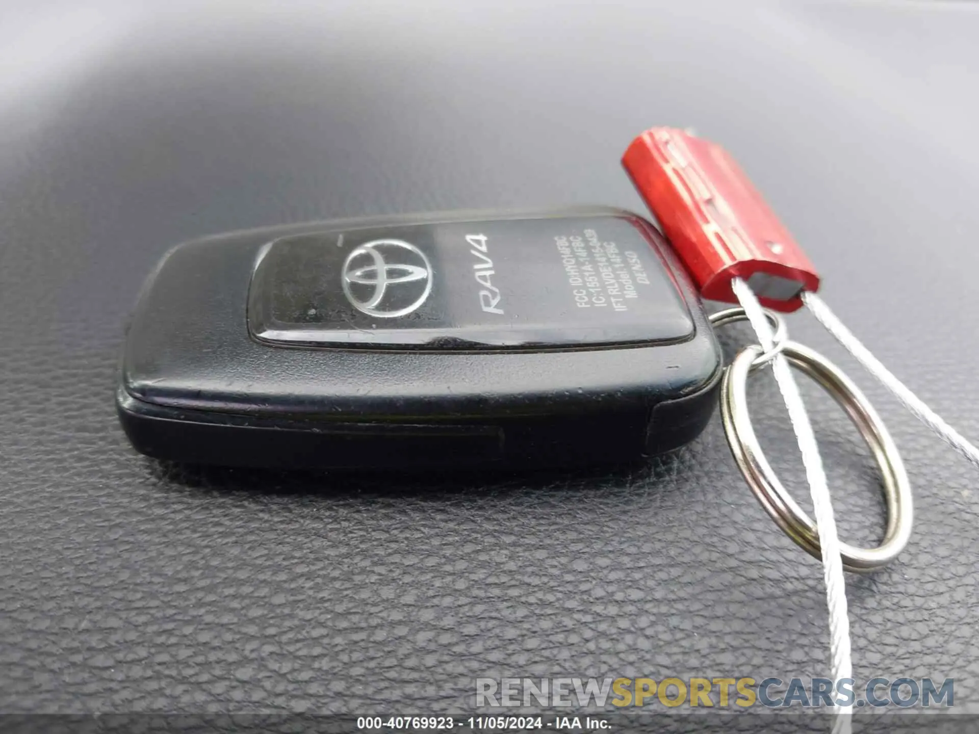 11 Photograph of a damaged car JTMP1RFV9KD501676 TOYOTA RAV4 2019