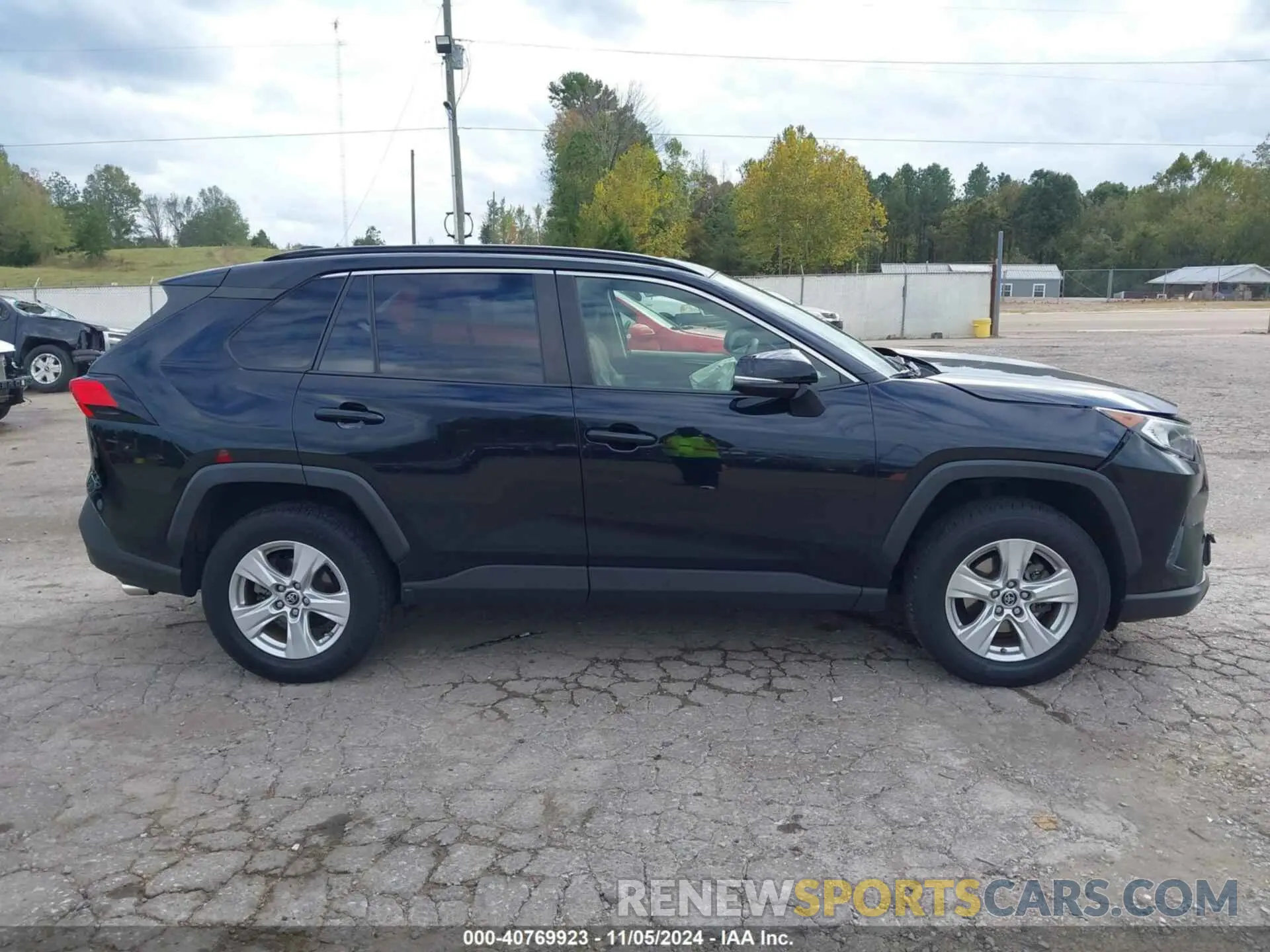 13 Photograph of a damaged car JTMP1RFV9KD501676 TOYOTA RAV4 2019