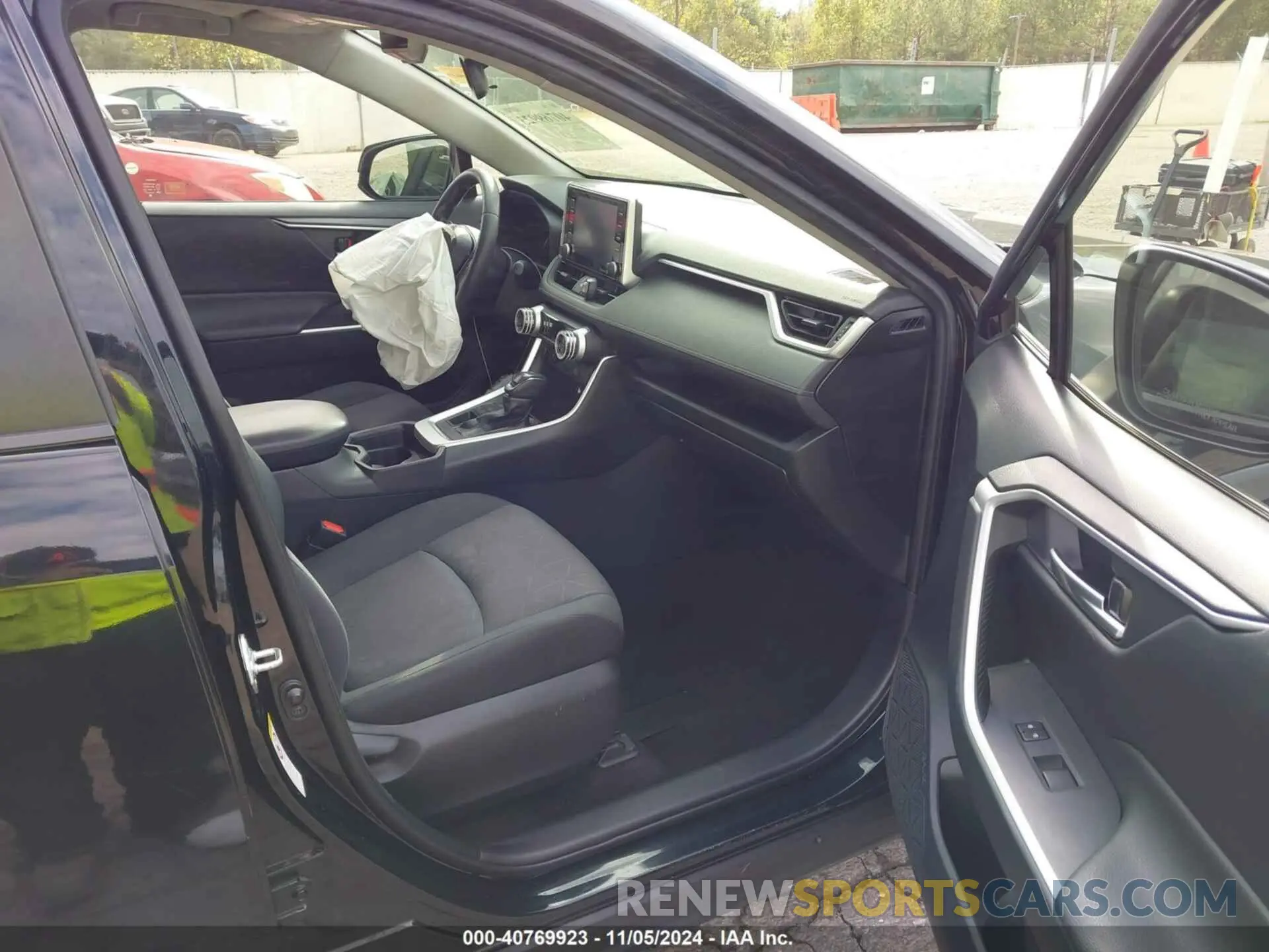 5 Photograph of a damaged car JTMP1RFV9KD501676 TOYOTA RAV4 2019
