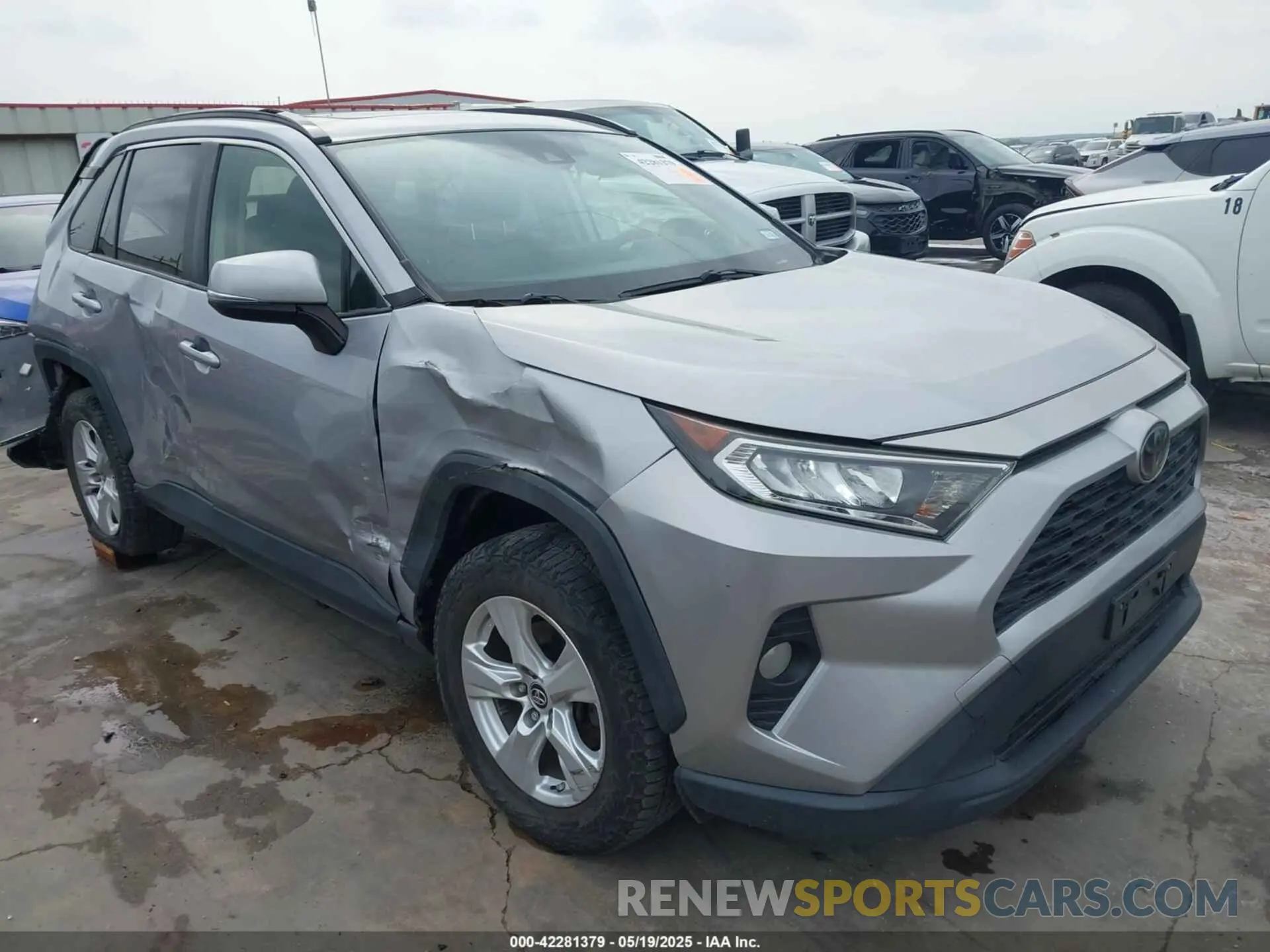 1 Photograph of a damaged car JTMP1RFV9KD506103 TOYOTA RAV4 2019
