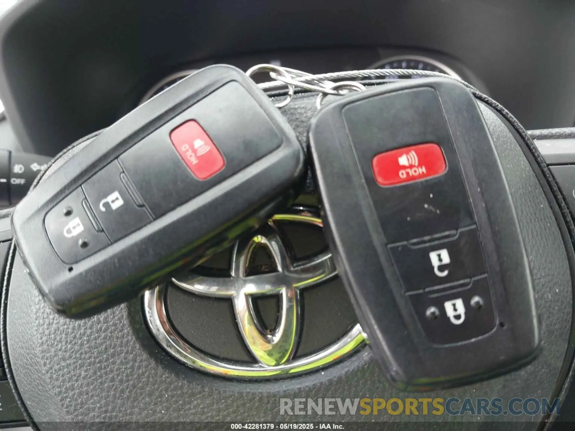 11 Photograph of a damaged car JTMP1RFV9KD506103 TOYOTA RAV4 2019