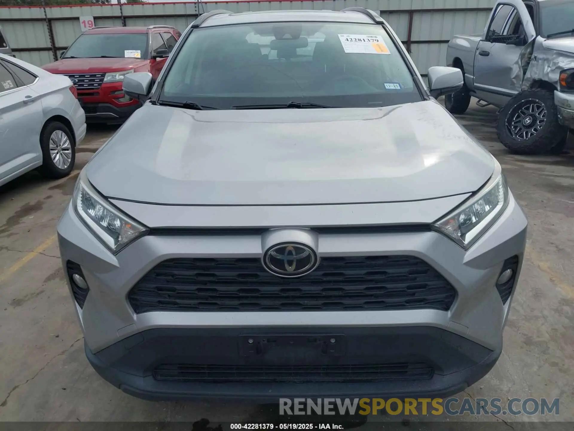 13 Photograph of a damaged car JTMP1RFV9KD506103 TOYOTA RAV4 2019