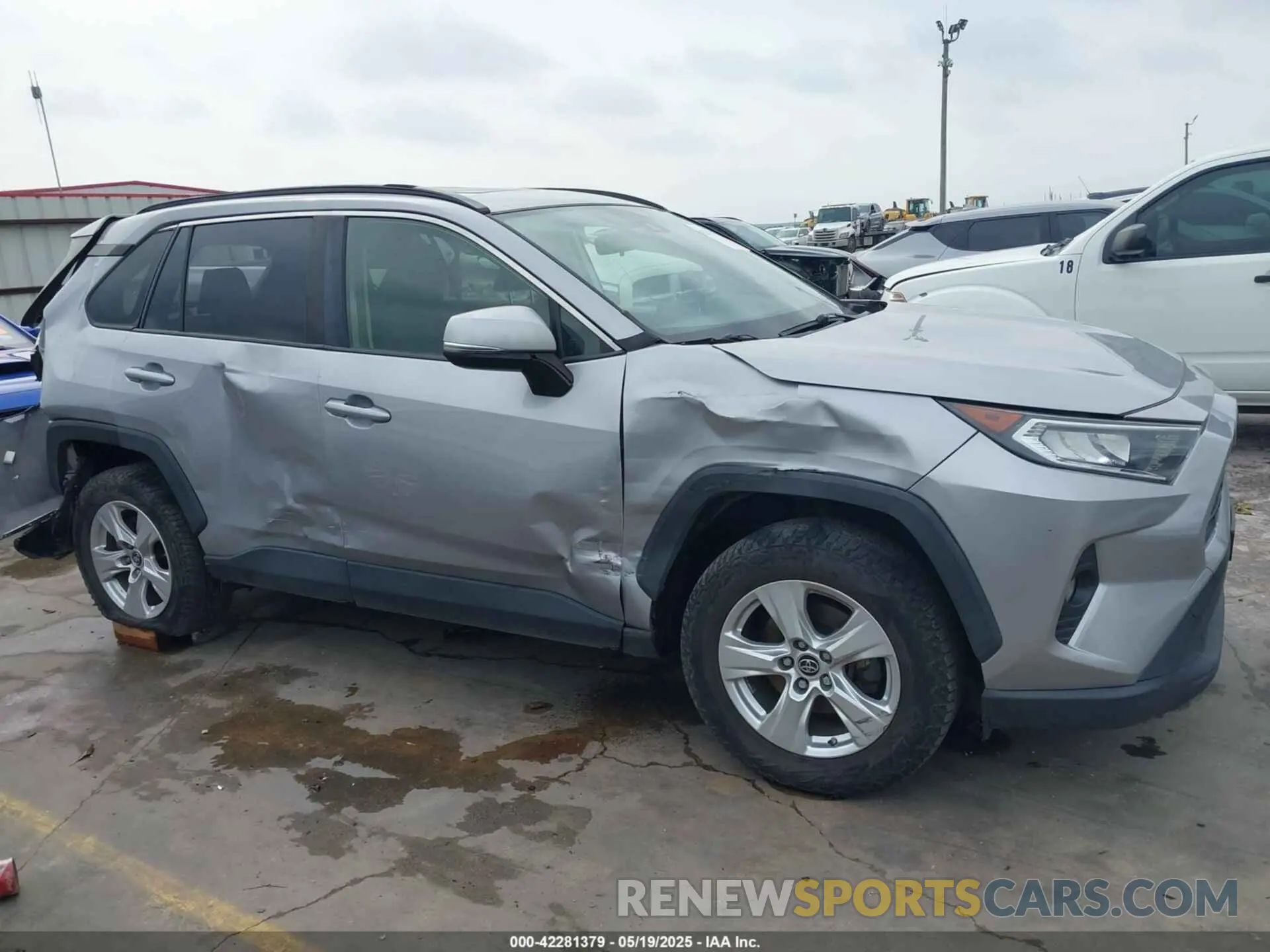 14 Photograph of a damaged car JTMP1RFV9KD506103 TOYOTA RAV4 2019